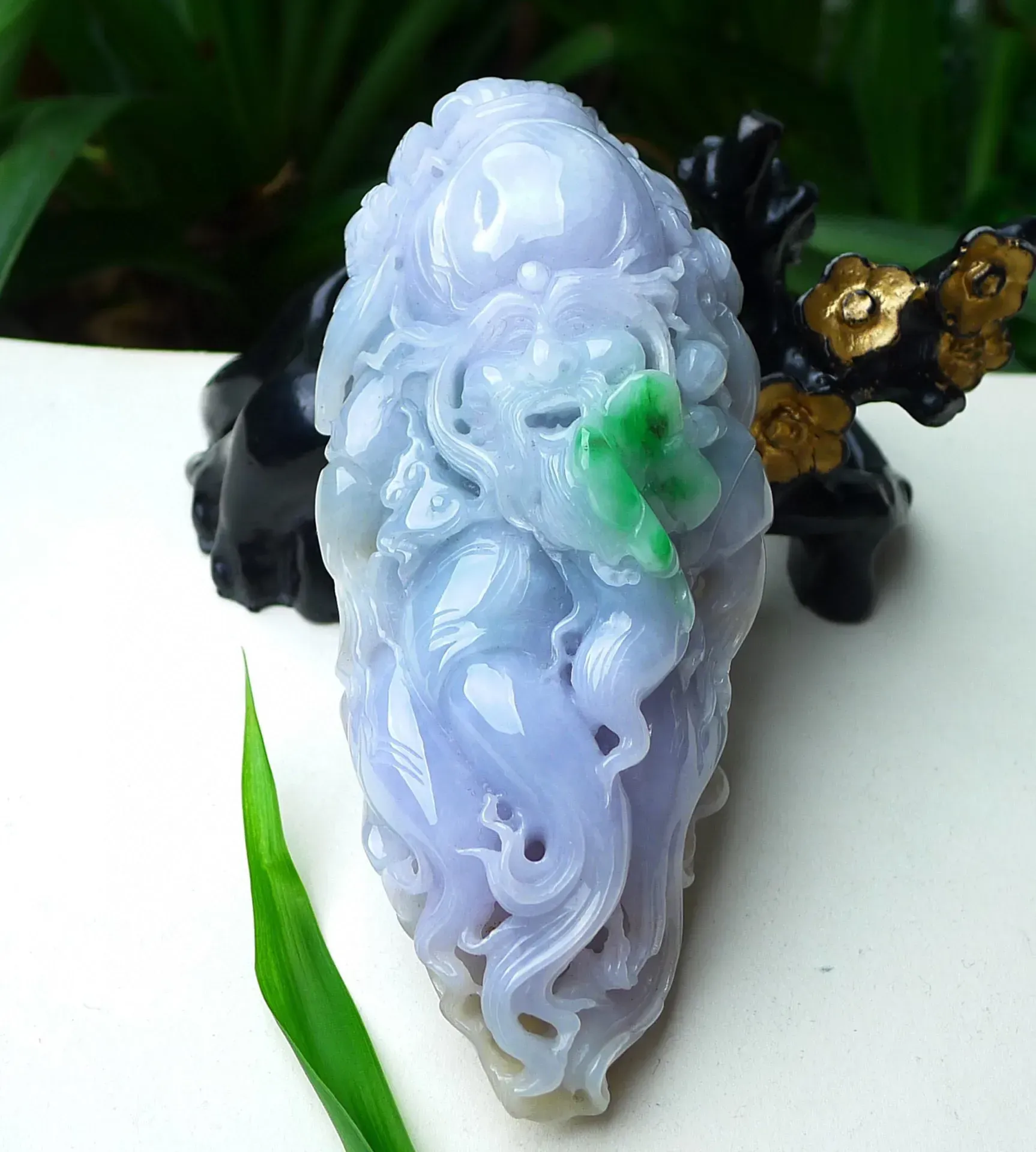 缅甸天然A货翡翠 精美水润 飘阳绿寿星公 玉质细腻 色泽鲜艳 雕工精细线条流畅 尺寸：119.52.41mm   0.31kg