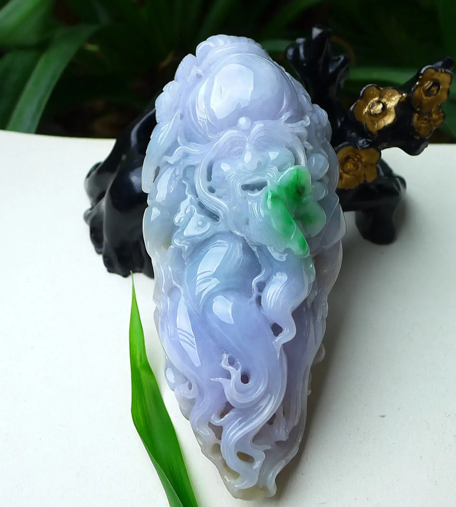缅甸天然A货翡翠 精美水润 飘阳绿寿星公 玉质细腻 色泽鲜艳 雕工精细线条流畅 尺寸：119.52.41mm   0.31kg