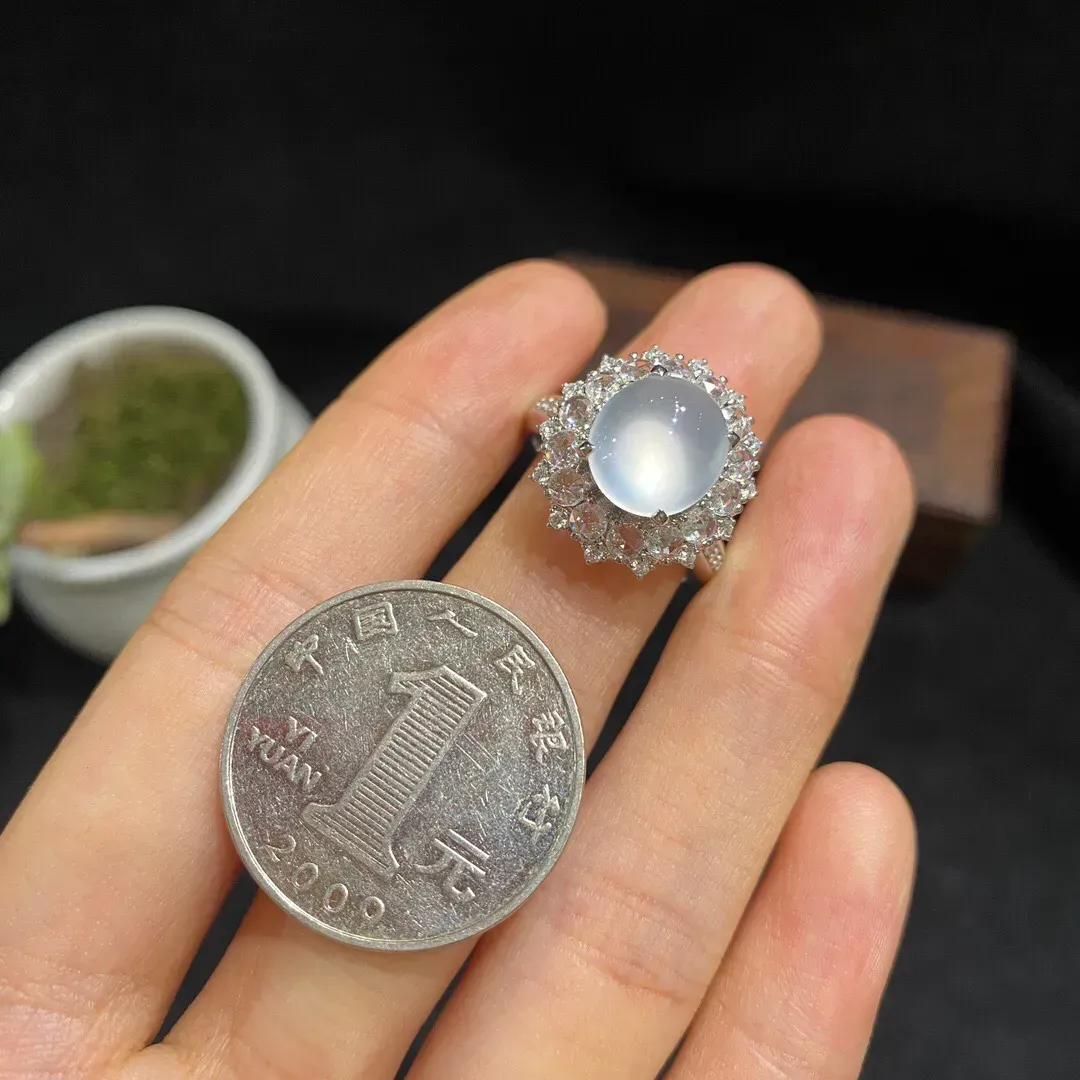 玻璃种精美蛋面女戒 18K金带钻镶嵌 晶莹剔透 起光起胶 独特精致