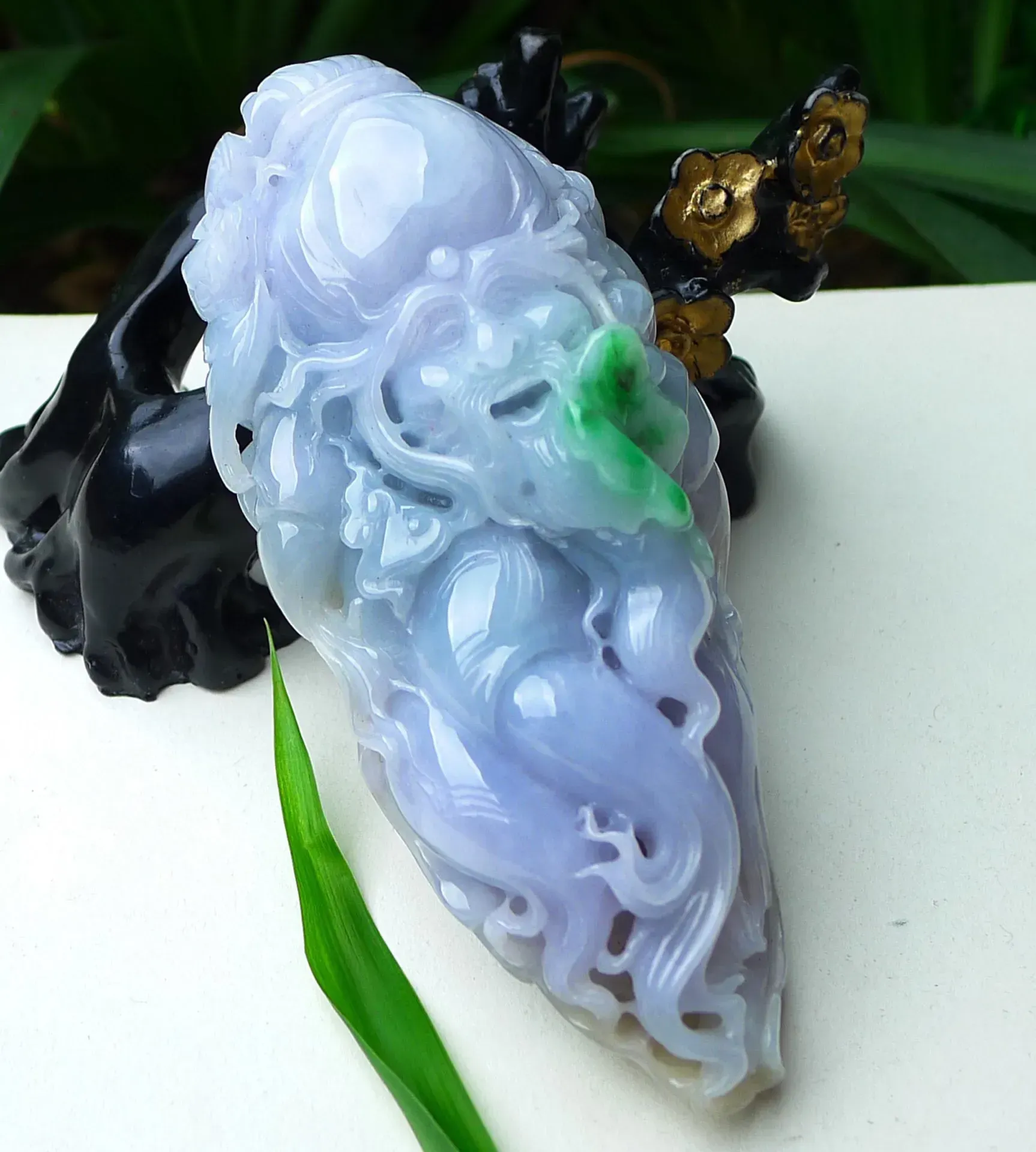 缅甸天然A货翡翠 精美水润 飘阳绿寿星公 玉质细腻 色泽鲜艳 雕工精细线条流畅 尺寸：119.52.41mm   0.31kg