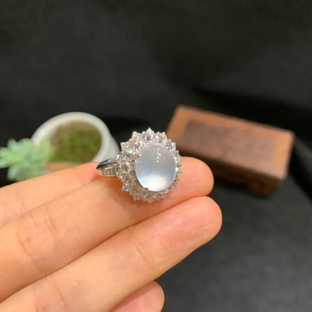 玻璃种精美蛋面女戒 18K金带钻镶嵌 晶莹剔透 起光起胶 独特精致