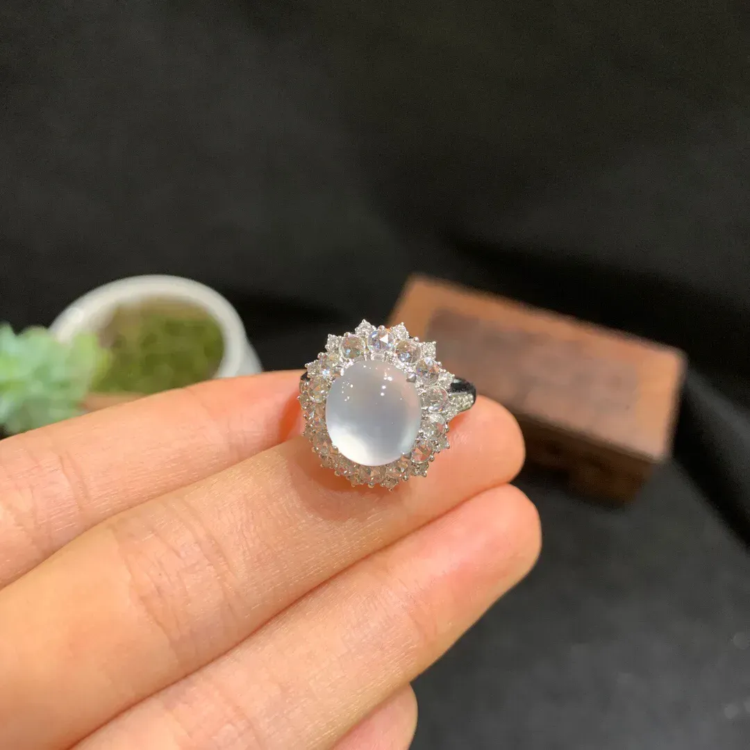 玻璃种精美蛋面女戒 18K金带钻镶嵌 晶莹剔透 起光起胶 独特精致