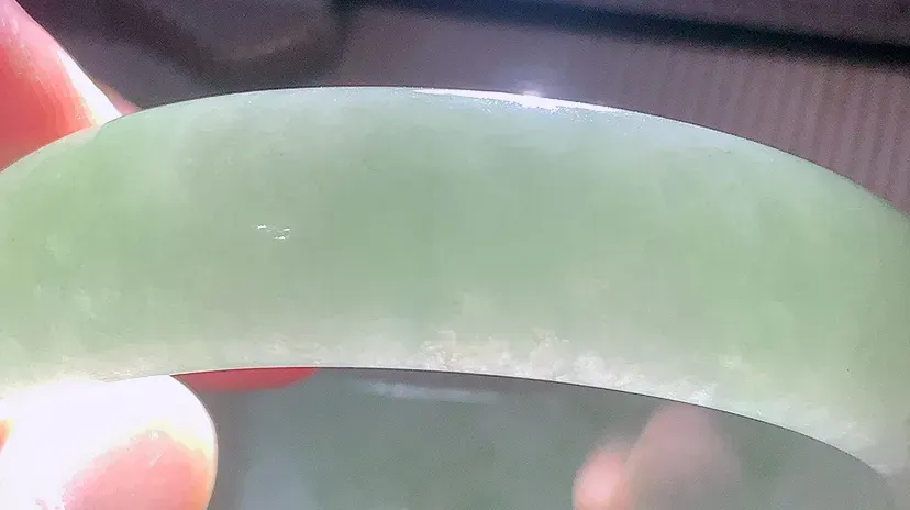 【限时特惠】自然光实拍，59mm 冰润翡翠手镯，玉质冰润细腻，种水足，料子老，质感好，冰清玉洁，佩戴效果迷人，W207.27  尺寸：59-16-7.6mm