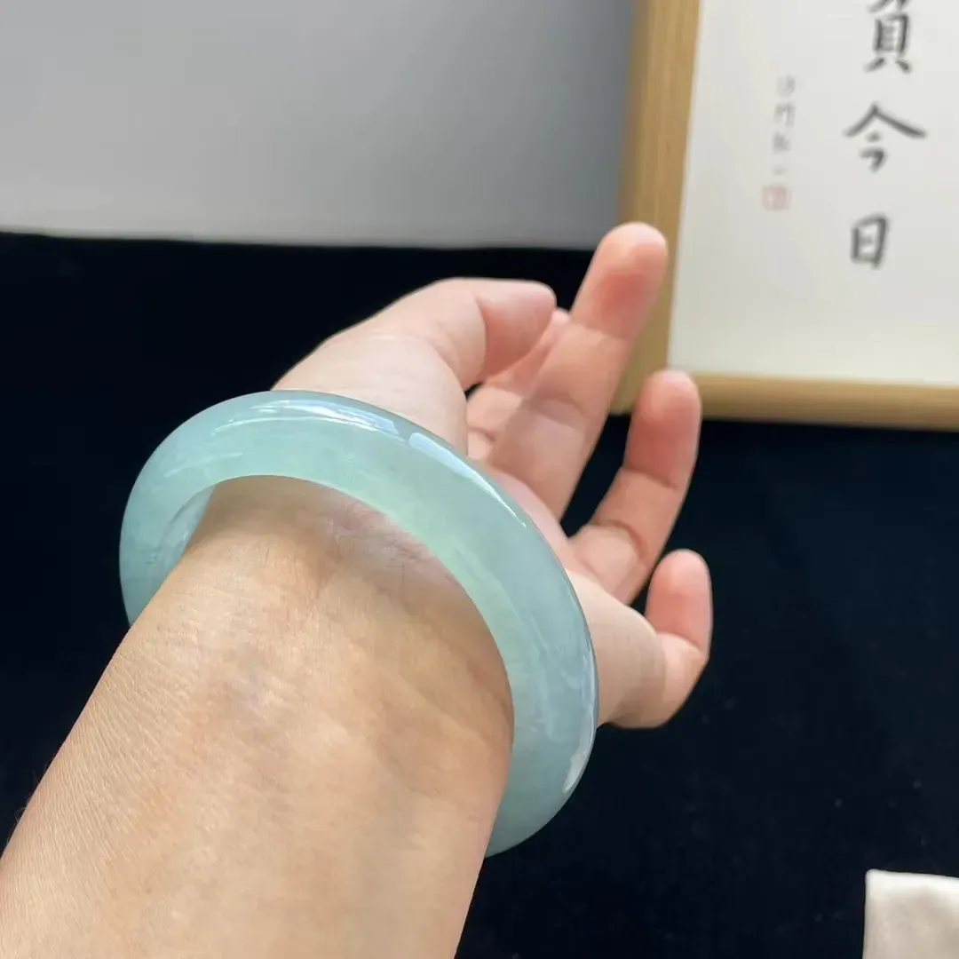冰种晴水手镯 水润光泽 清新 胶润 透亮