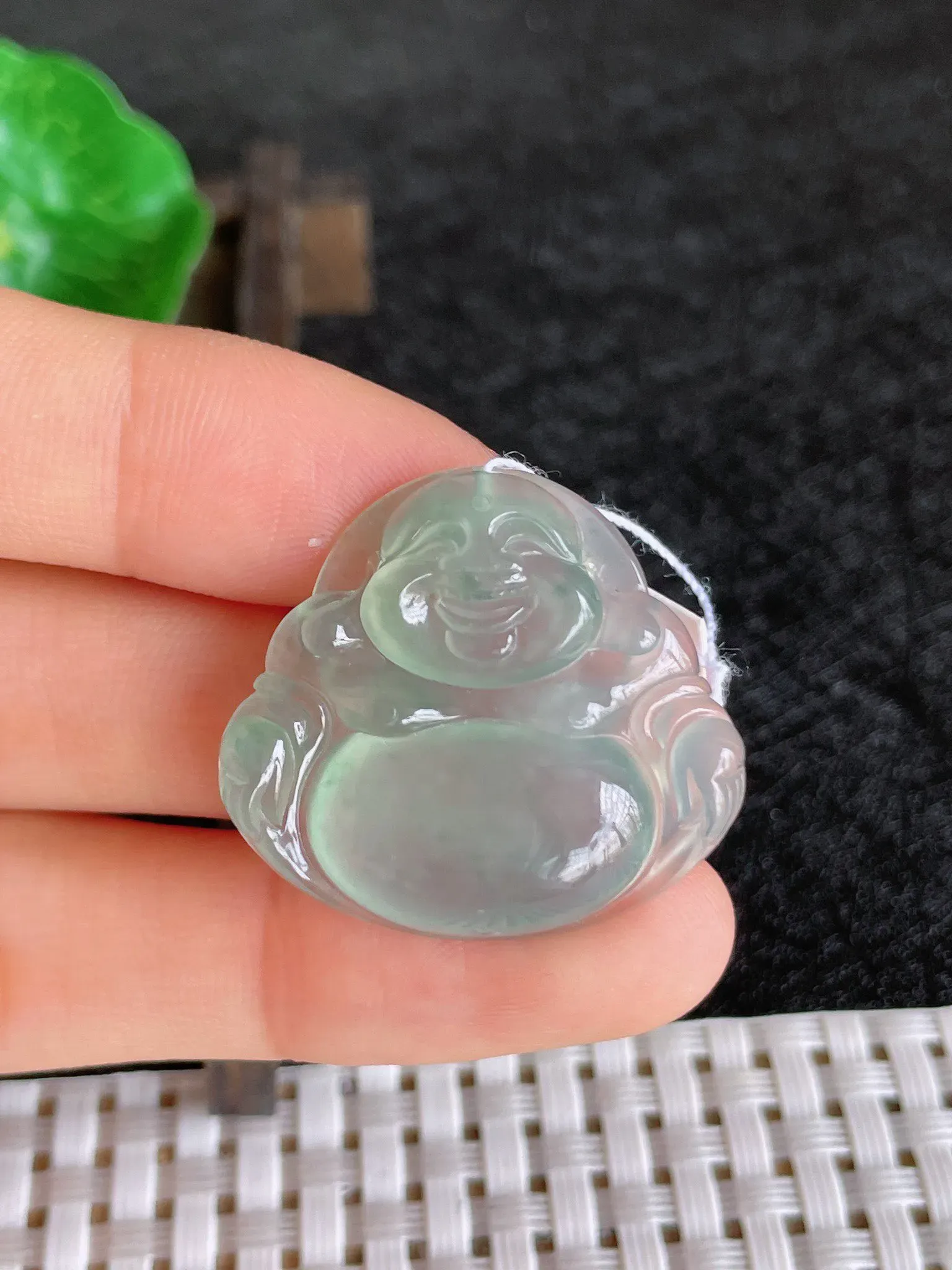 天然翡翠老坑全胶感冰种满绿佛公吊坠，尺寸:25-27.8-5.2mm，种水足 雕工精细，重量:6.00g