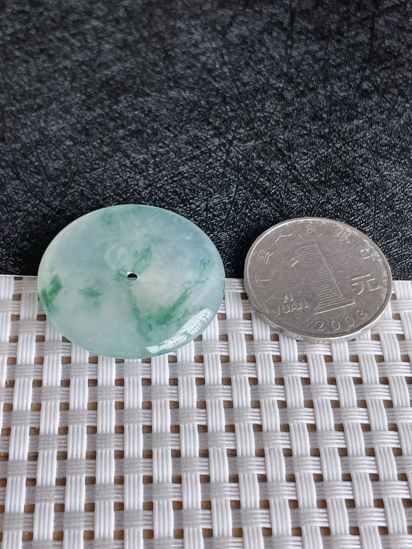 天然翡翠老坑全胶感冰种飘花平安扣吊坠，尺寸:30.5-5.6mm，种水足 雕工精细，重量:11.31g