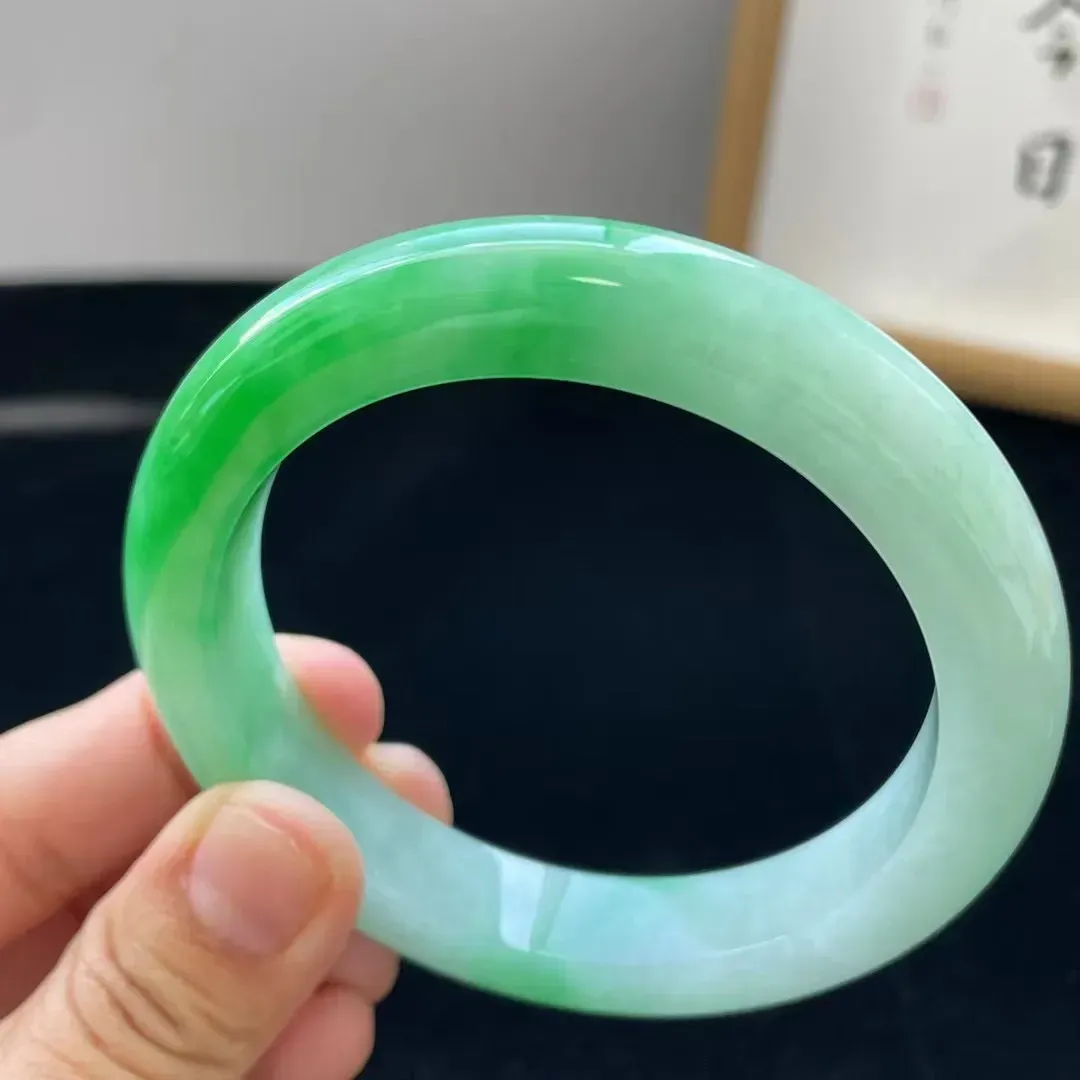 阳绿大圈手镯 种好色阳 细腻 不可多得的品质大圈