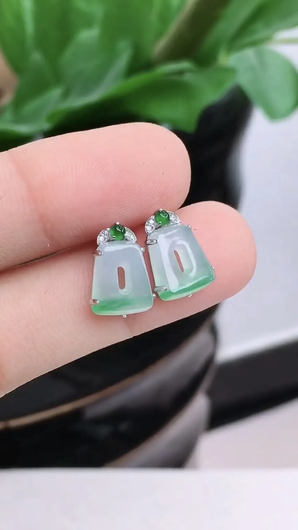 【限时特惠】老坑种起胶飘绿福贝耳钉 尺寸：裸石9.1×7.8×2.3mm