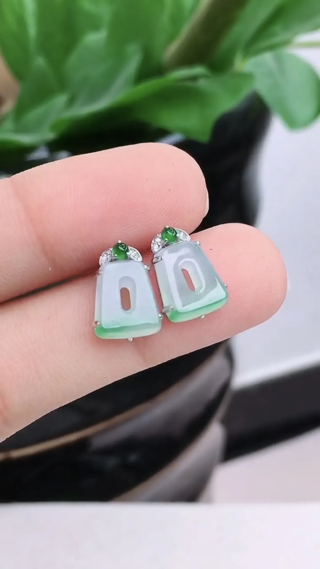 【限时特惠】老坑种起胶飘绿福贝耳钉 尺寸：裸石9.1×7.8×2.3mm