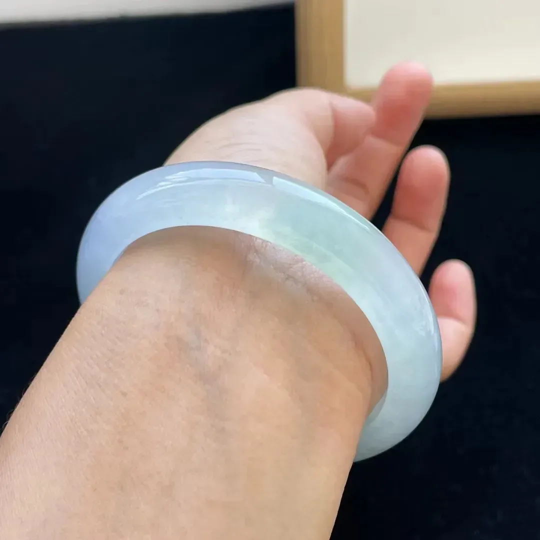 冰种淡春底手镯 透亮胶润 清新淡雅