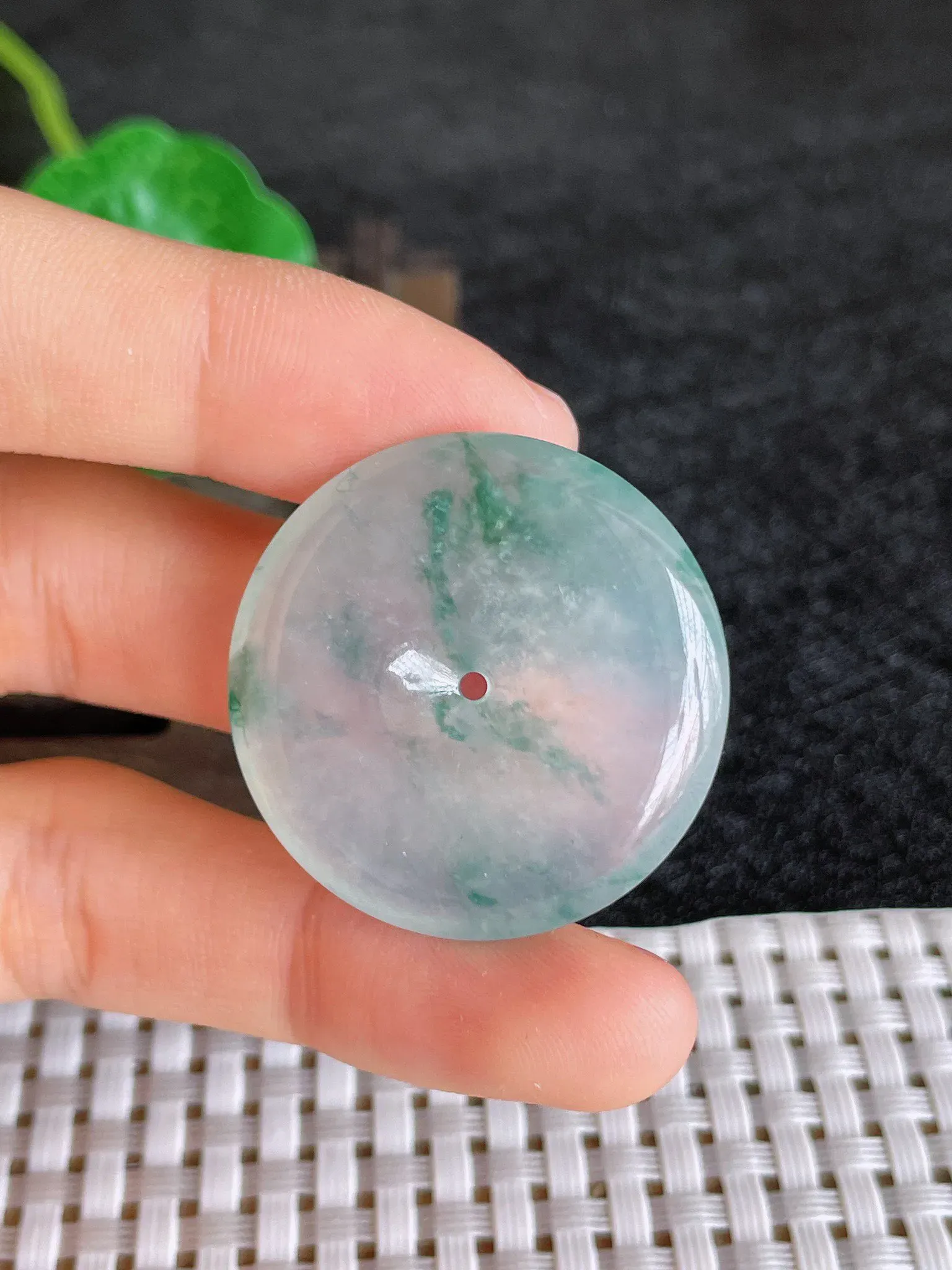 天然翡翠老坑全胶感冰种飘花平安扣吊坠，尺寸:30.5-5.6mm，种水足 雕工精细，重量:11.31g