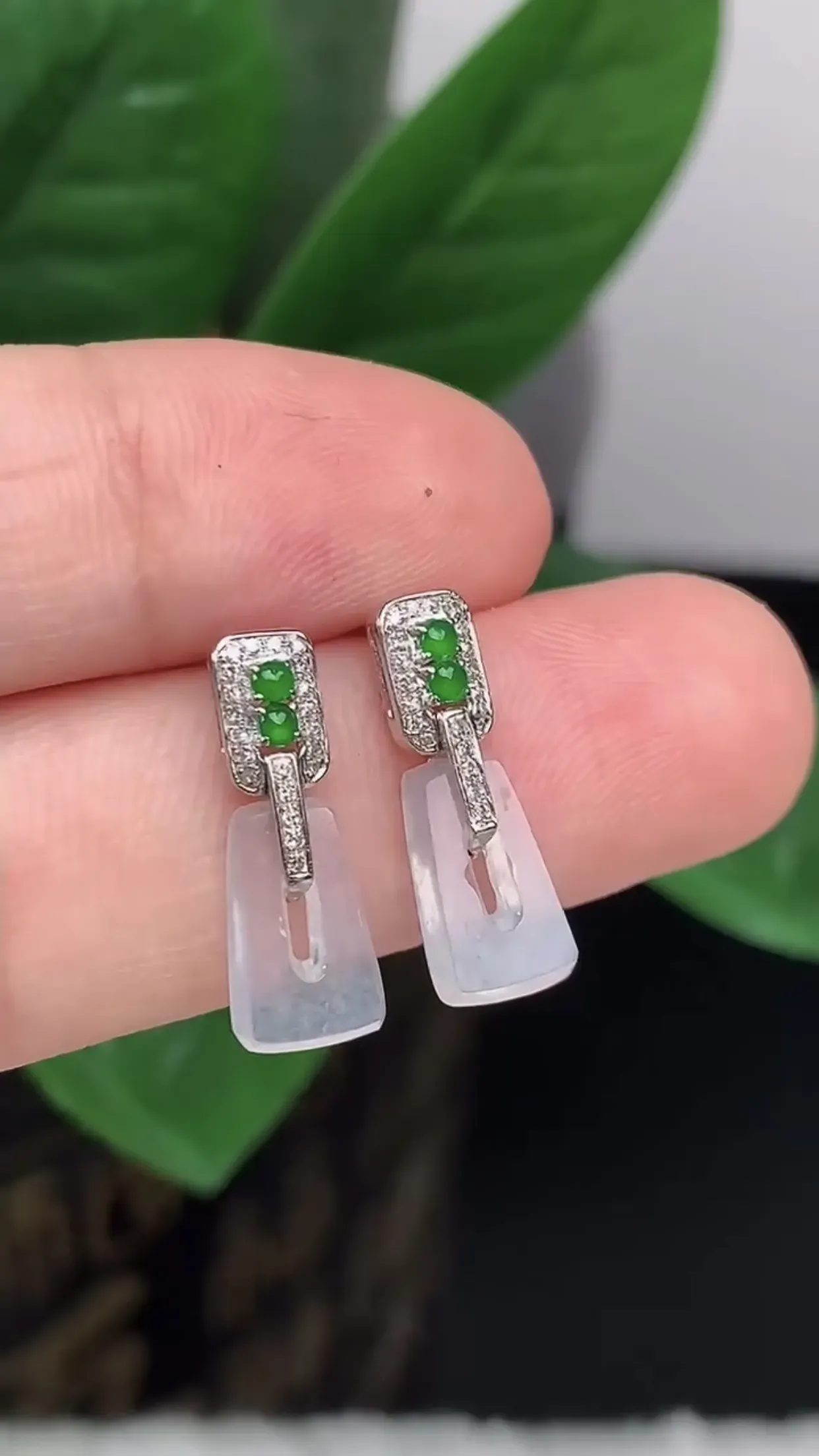 【限时特惠】天然A货翡翠18K金镶嵌冰种平安环耳坠 玉质细腻 种水好 佩带效果佳 尺寸：10.6*6.6*1.9mm