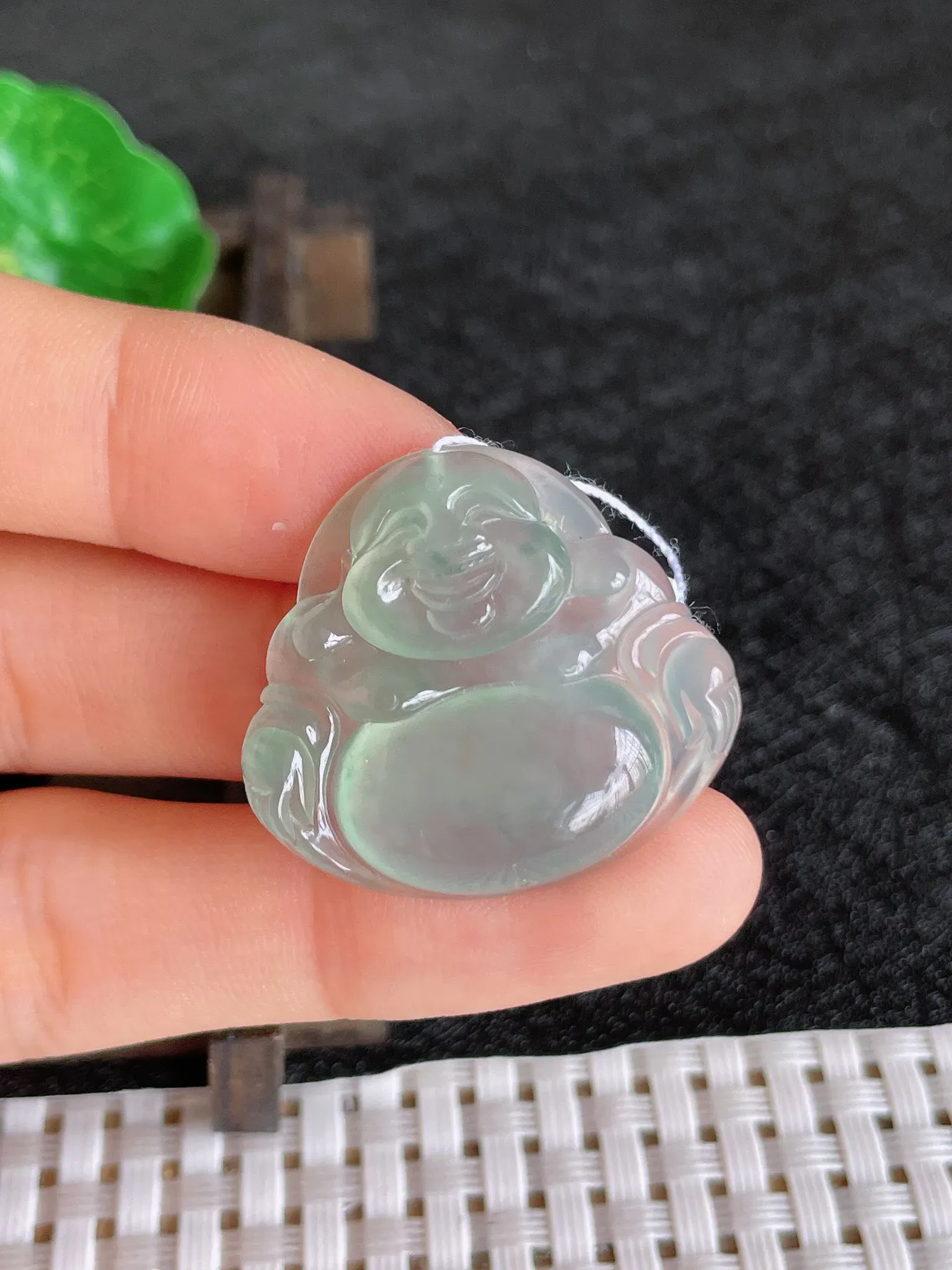 天然翡翠老坑全胶感冰种满绿佛公吊坠，尺寸:25-27.8-5.2mm，种水足 雕工精细，重量:6.00g