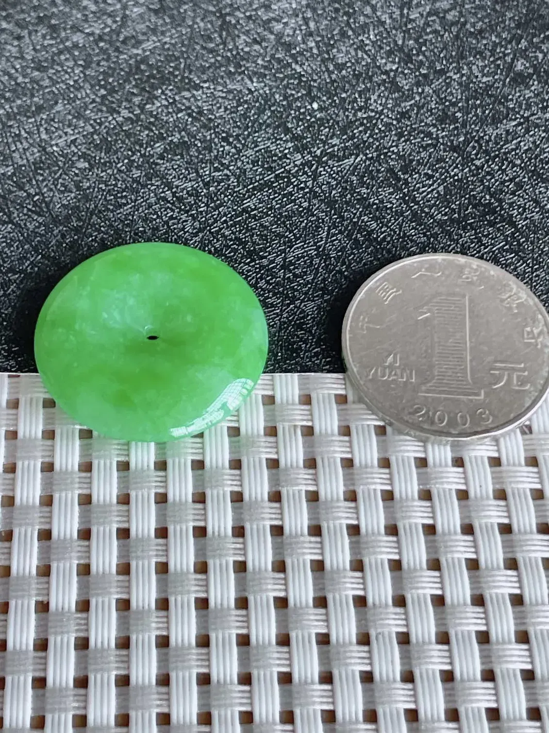 天然翡翠老坑全胶感冰糯种满绿平安扣吊坠，尺寸:26.5-5.3mm，种水足 雕工精细，重量:8.00g