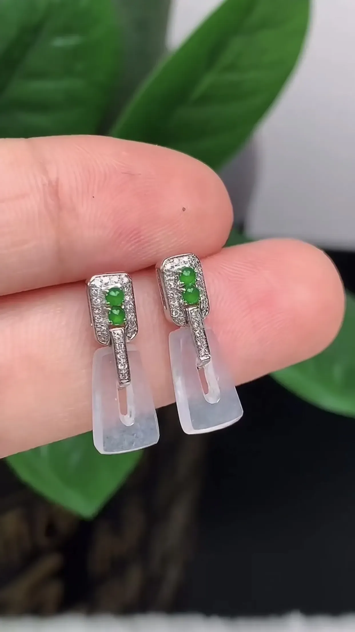 【限时特惠】天然A货翡翠18K金镶嵌冰种平安环耳坠 玉质细腻 种水好 佩带效果佳 尺寸：10.6*6.6*1.9mm