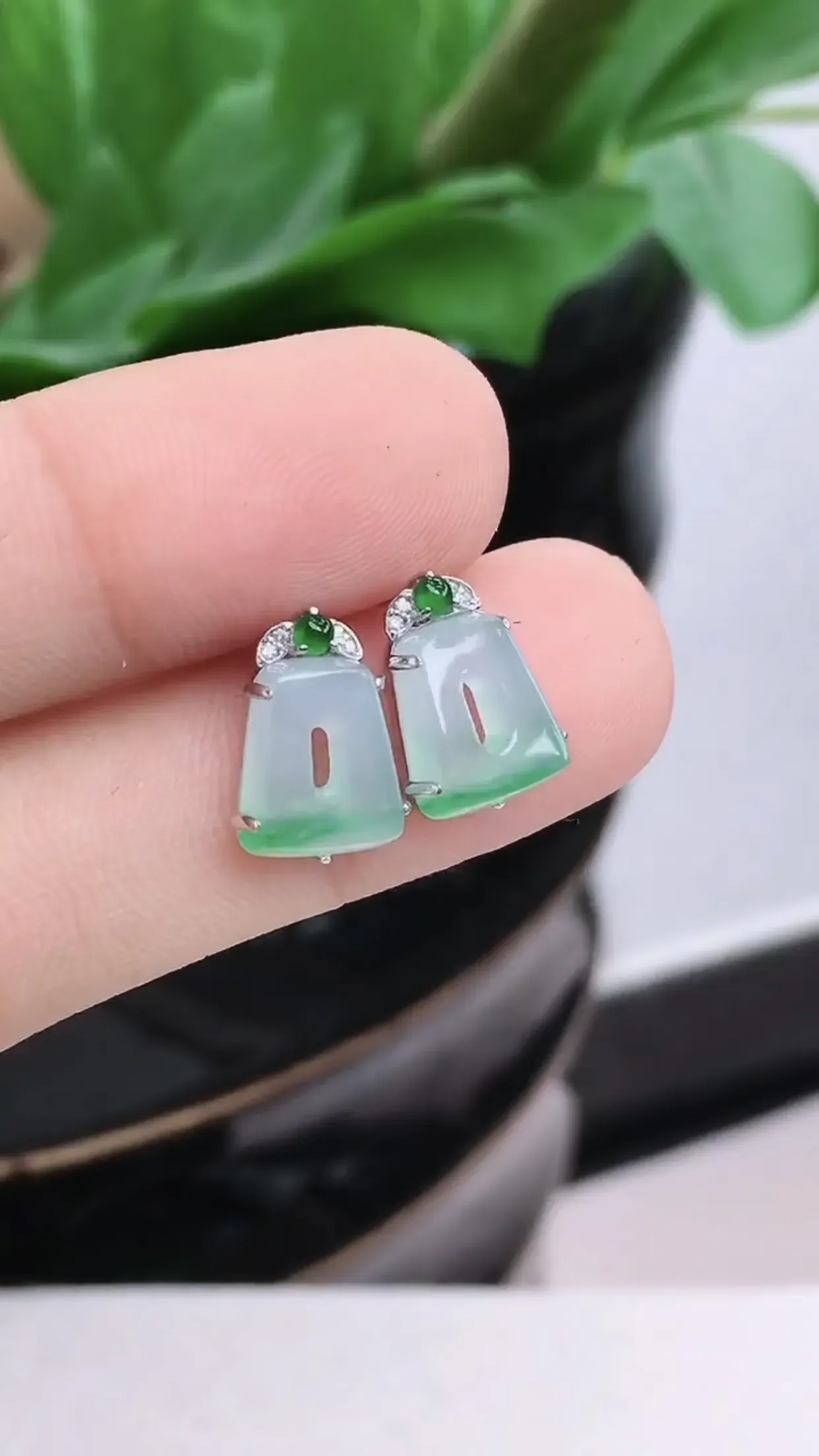 【限时特惠】老坑种起胶飘绿福贝耳钉 尺寸：裸石9.1×7.8×2.3mm