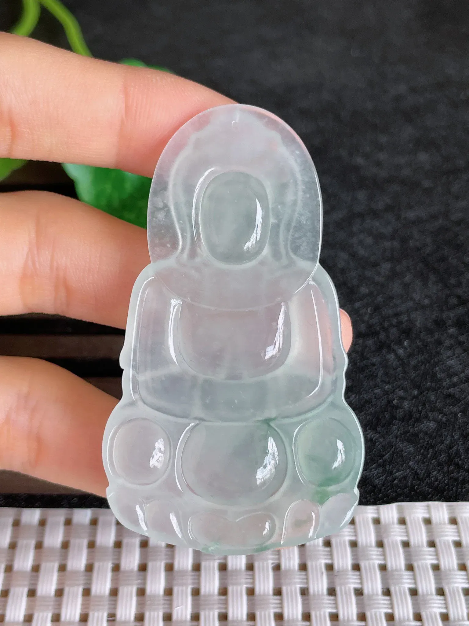 天然翡翠老坑全胶感冰种飘花正装观音吊坠，尺寸:58.7-34-5mm，种水足 雕工精细，重量:18.00g