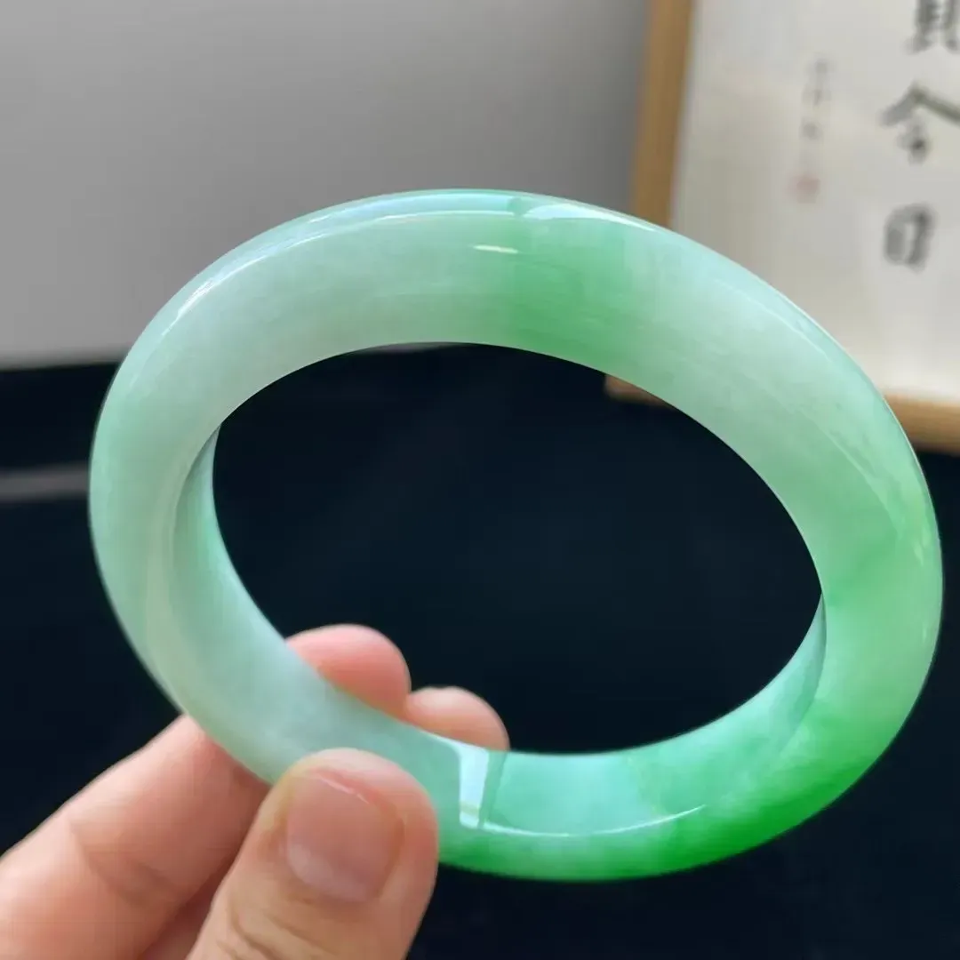 阳绿大圈手镯 种好色阳 细腻 不可多得的品质大圈