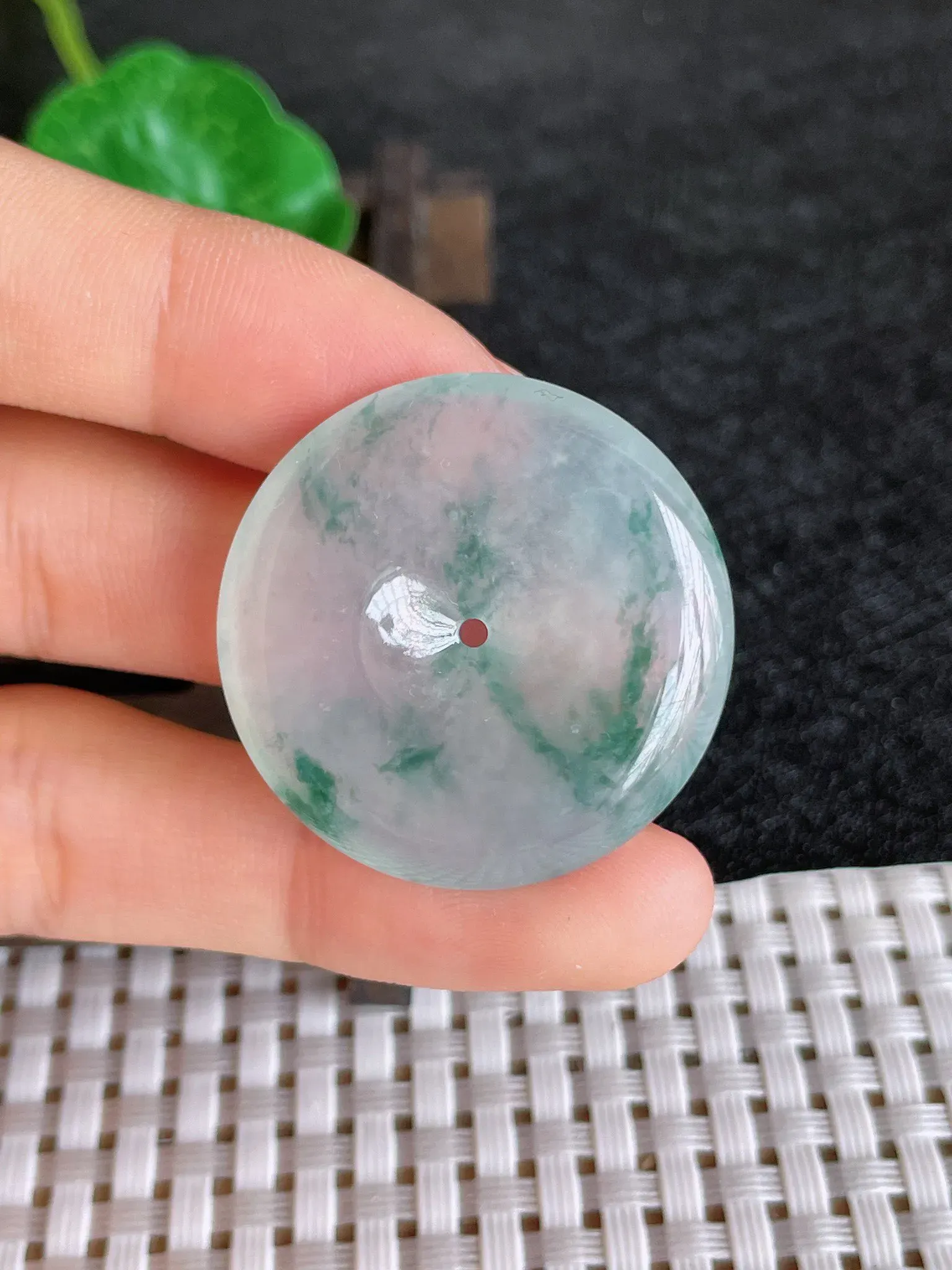 天然翡翠老坑全胶感冰种飘花平安扣吊坠，尺寸:30.5-5.6mm，种水足 雕工精细，重量:11.31g