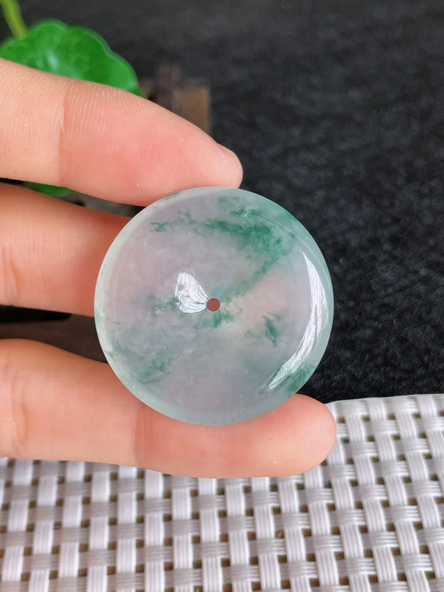 天然翡翠老坑全胶感冰种飘花平安扣吊坠，尺寸:30.5-5.6mm，种水足 雕工精细，重量:11.31g