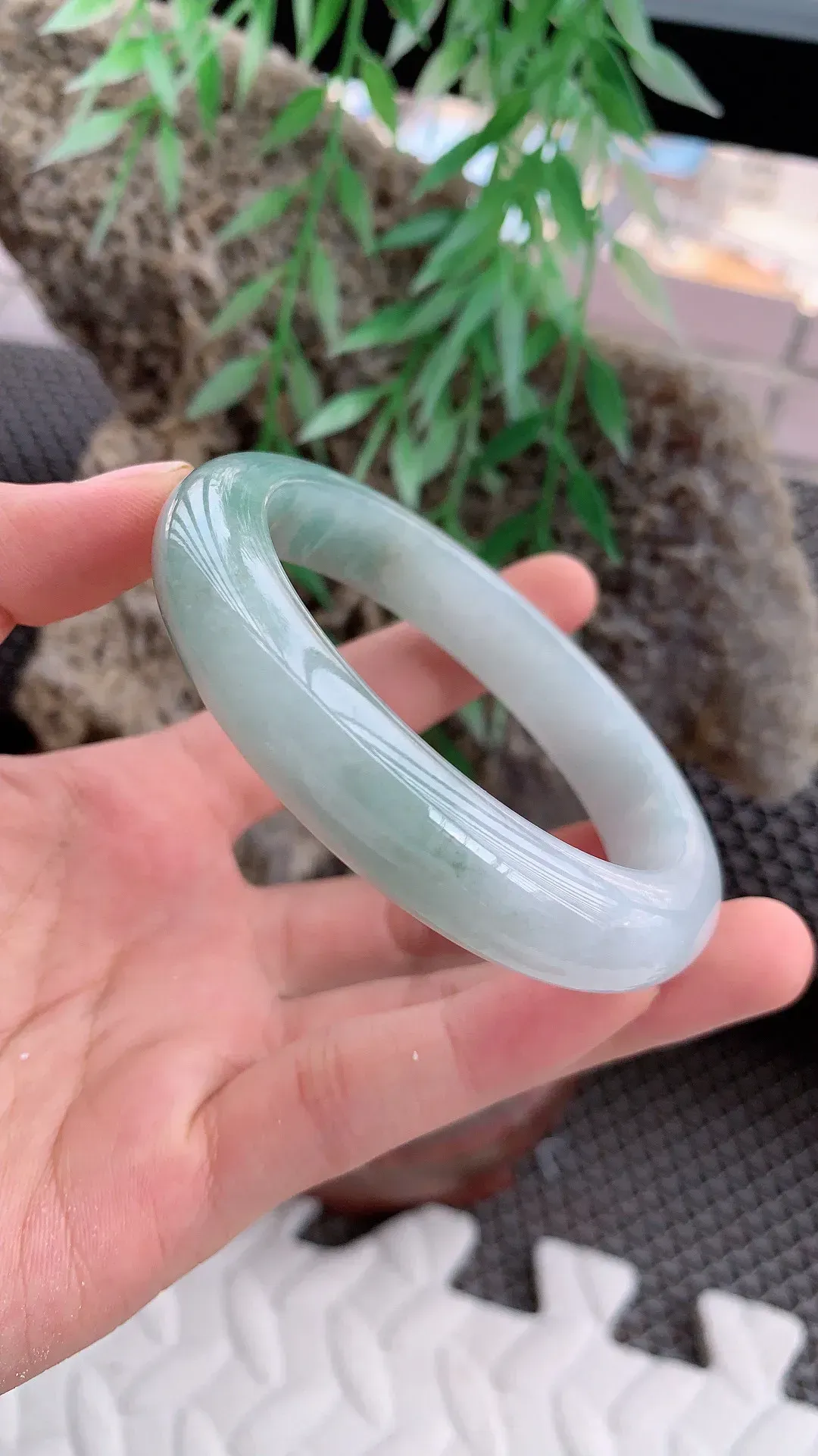 【限时特惠】《自然光实拍》老坑飘绿正圈手镯尺寸57圈口×12×8.4mm  6098