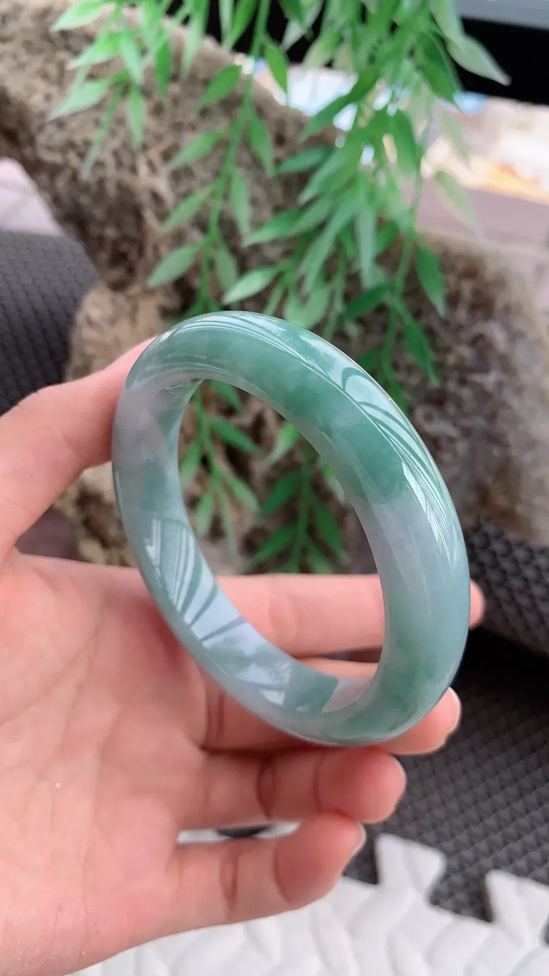 《自然光实拍》老坑飘绿正圈手镯尺寸56圈口×13.8×8.8mm   6061
