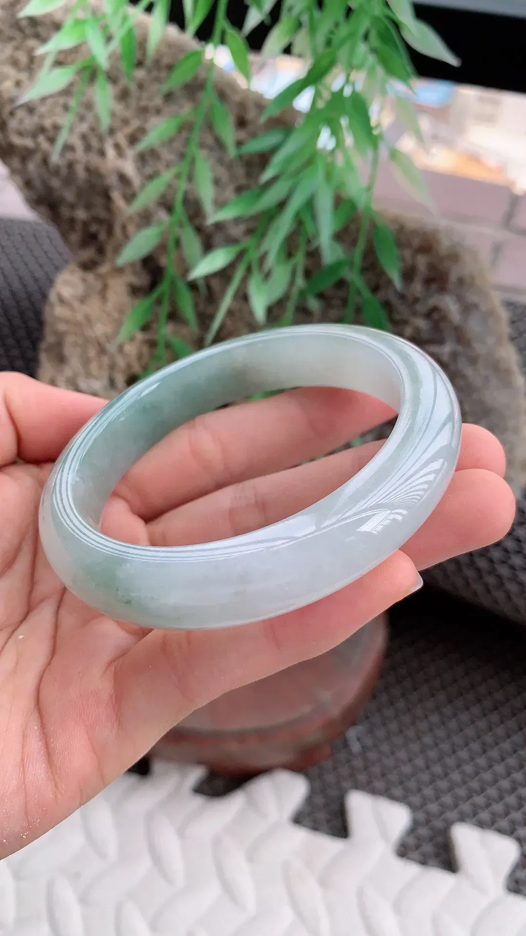 【限时特惠】《自然光实拍》老坑飘绿正圈手镯尺寸57圈口×12×8.4mm  6098