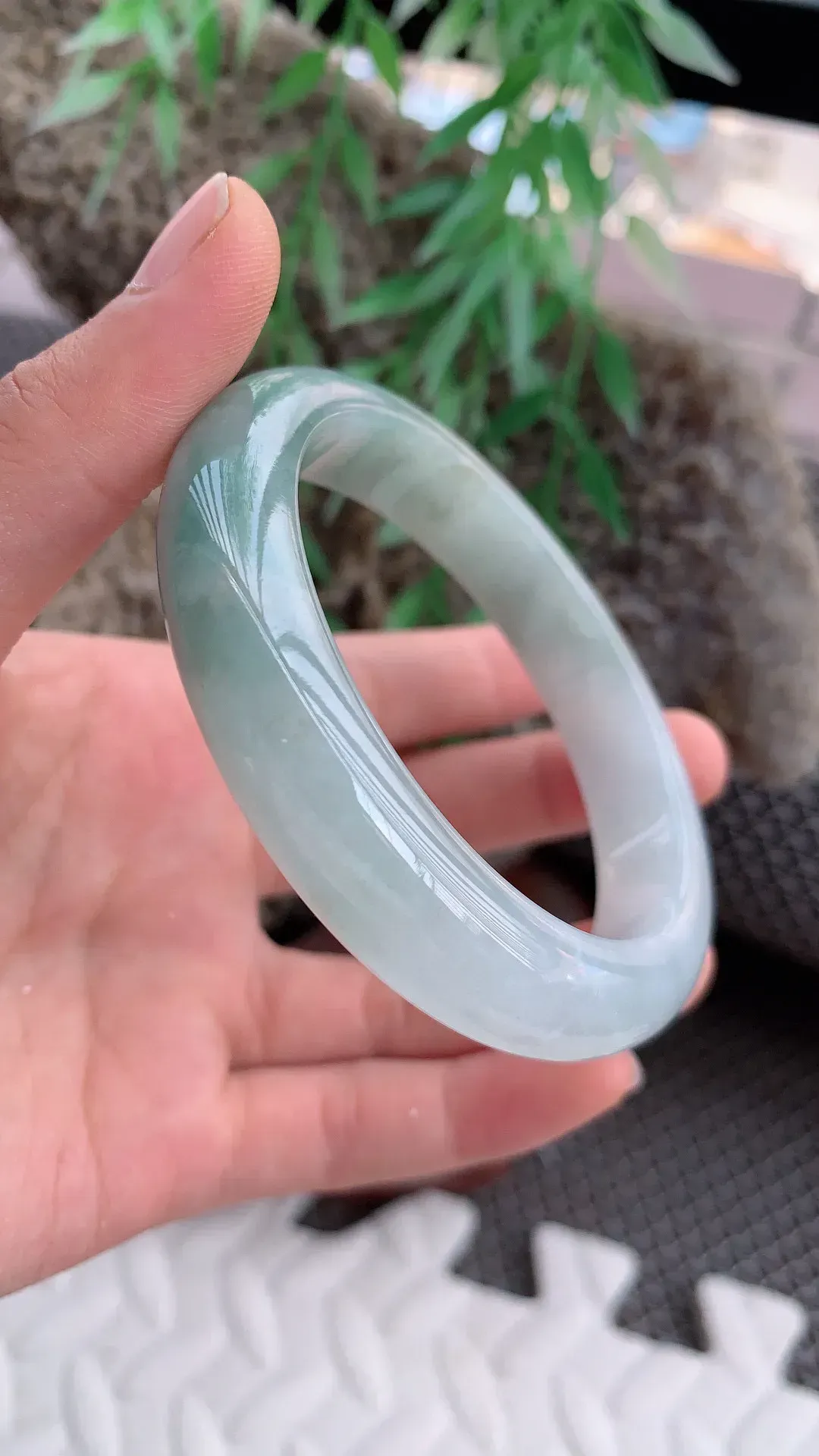 【限时特惠】《自然光实拍》老坑飘绿正圈手镯尺寸57圈口×12×8.4mm  6098