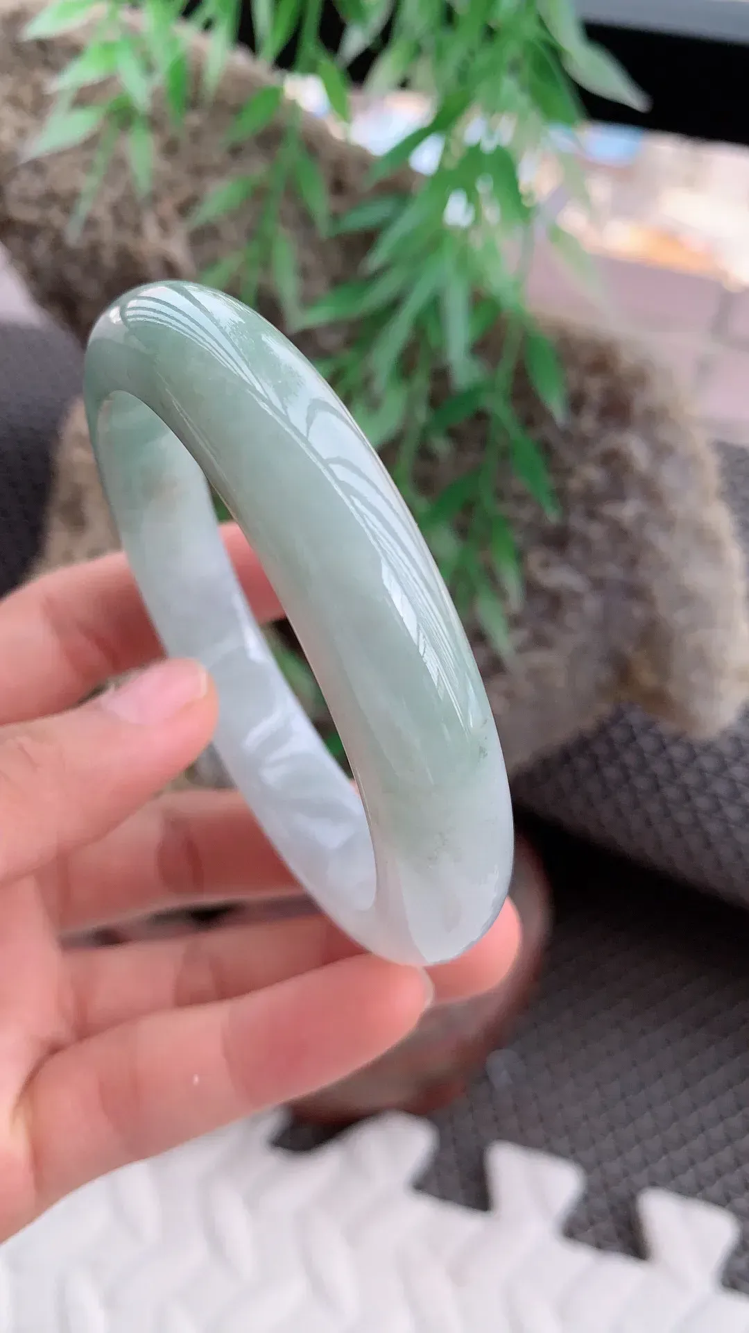 【限时特惠】《自然光实拍》老坑飘绿正圈手镯尺寸57圈口×12×8.4mm  6098