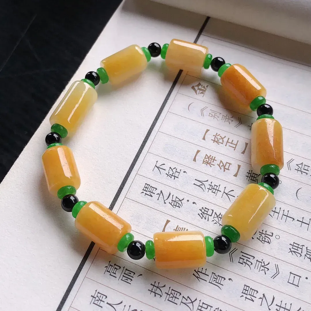 【宝贝】天然翡翠冰黄路路通手串
【尺寸】16.8*9.8（㎜）9颗
【描述】糯化种，黄翡，玉质温润，颜色鲜艳，无裂纹