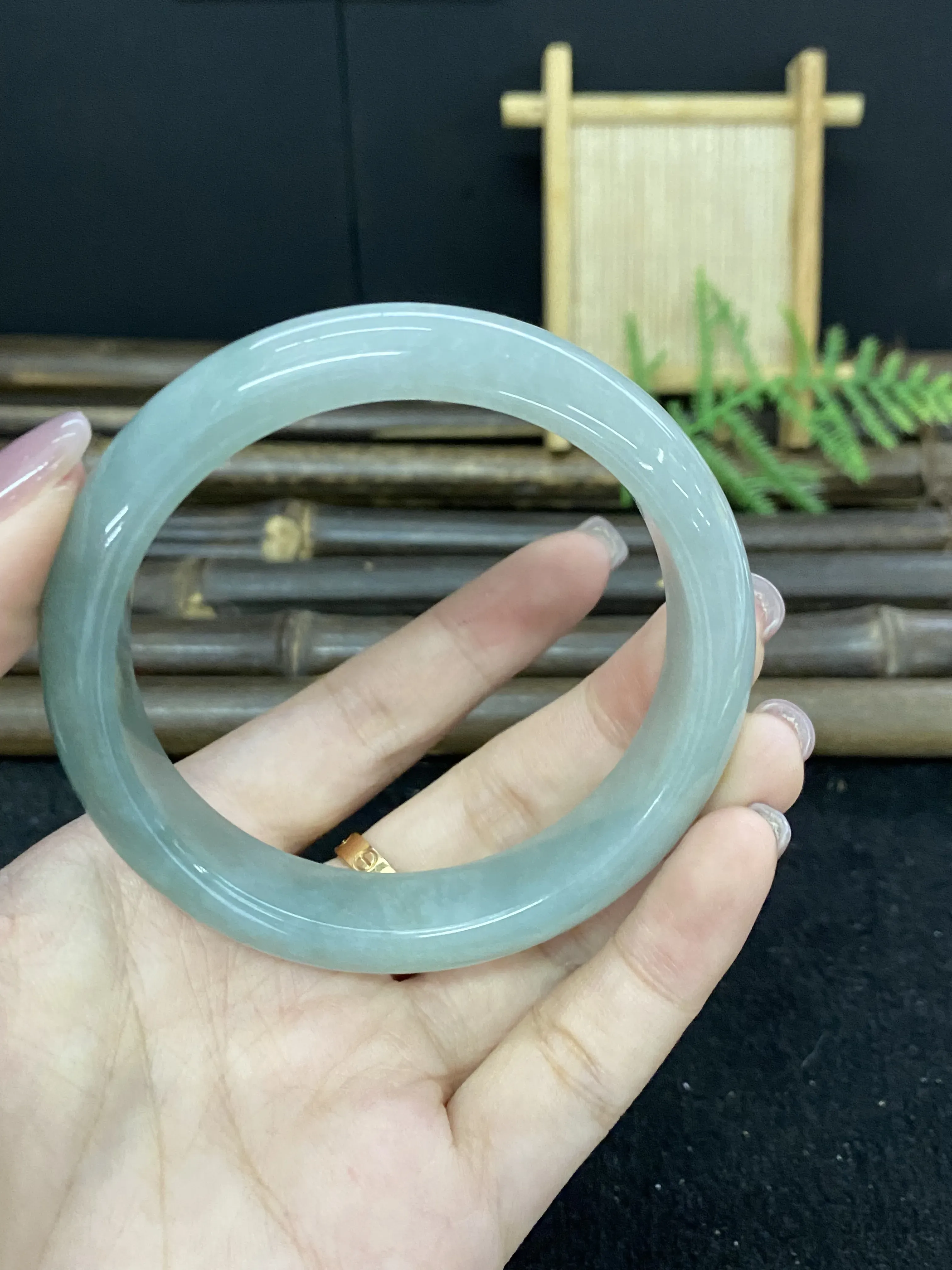 翡翠手镯圈口57