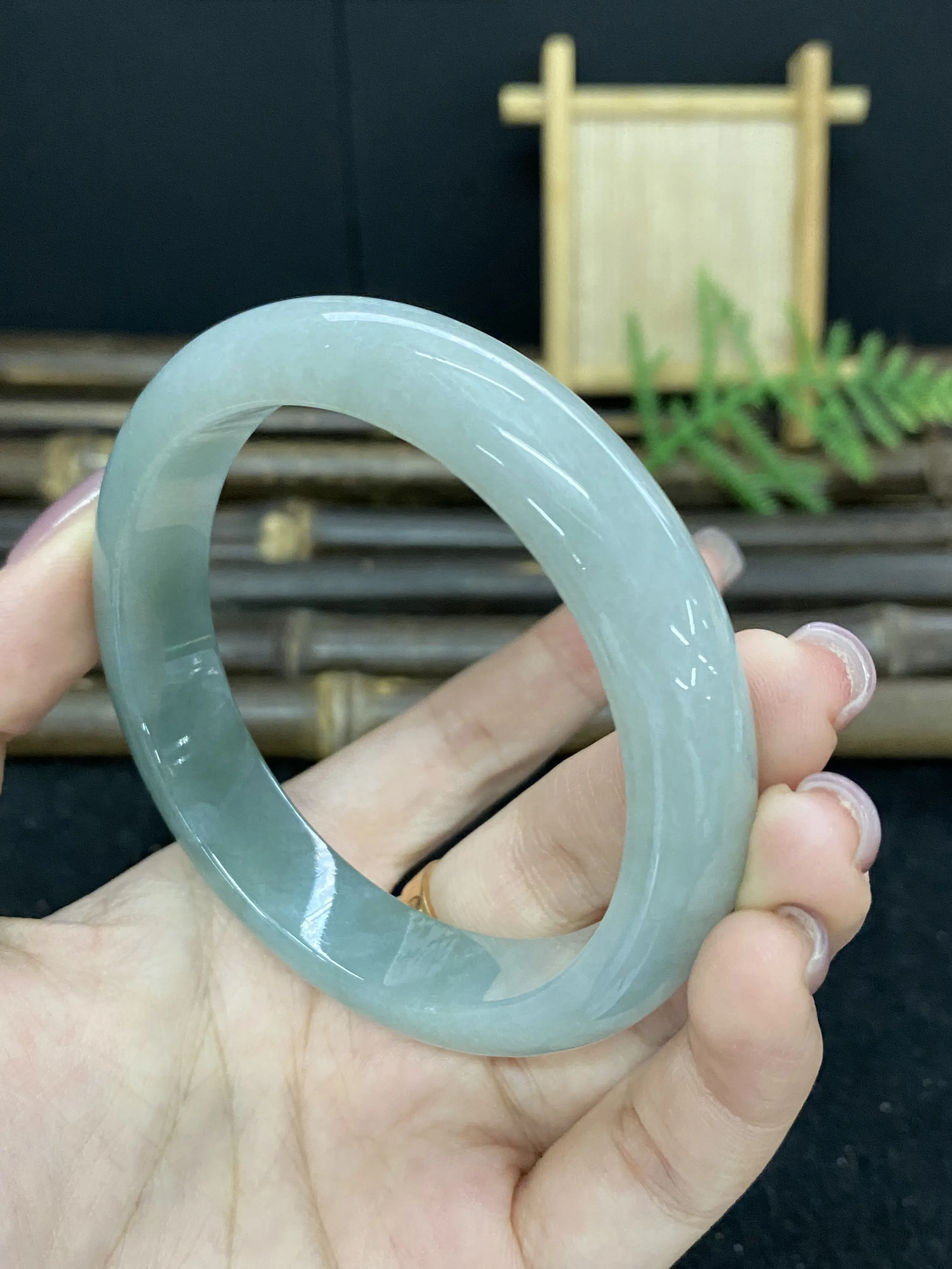 翡翠手镯圈口57