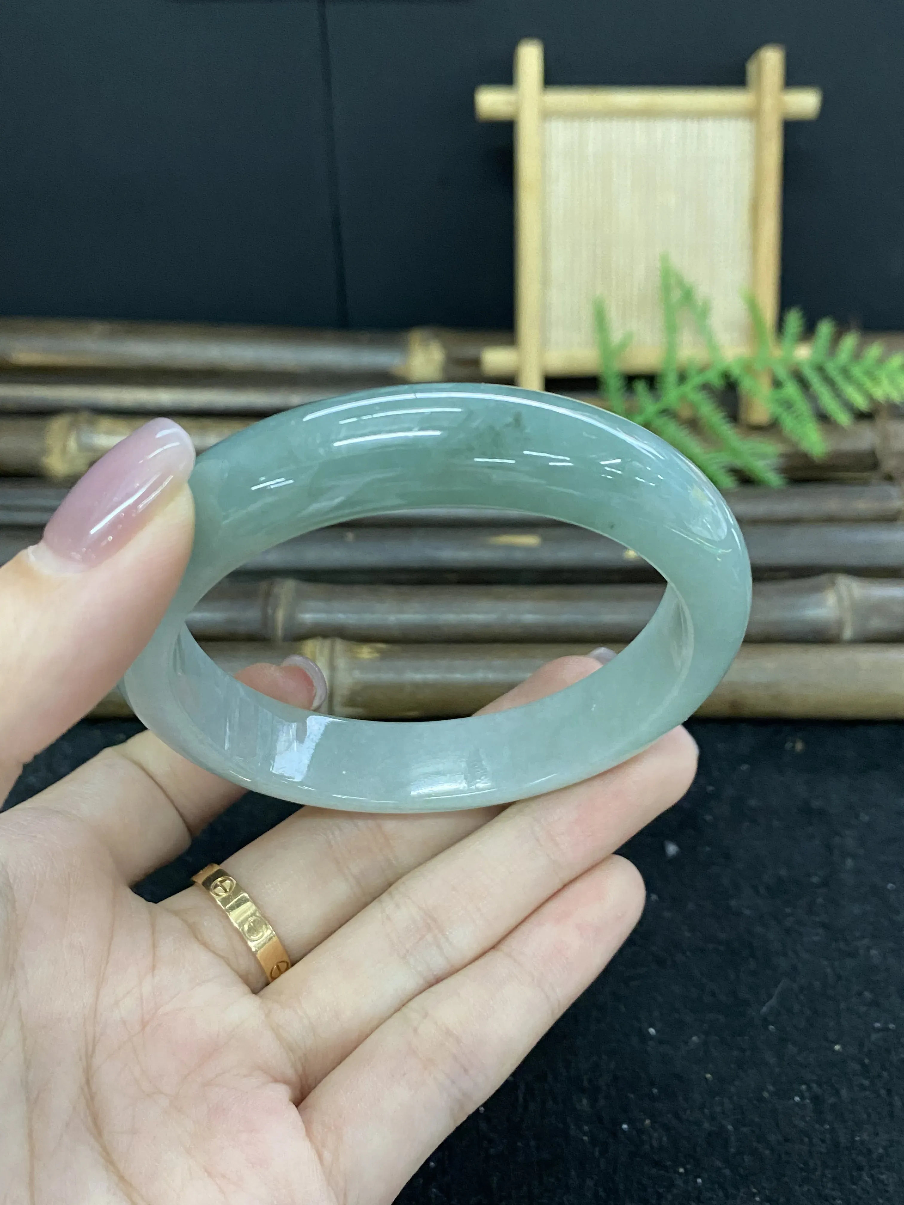 翡翠手镯圈口57