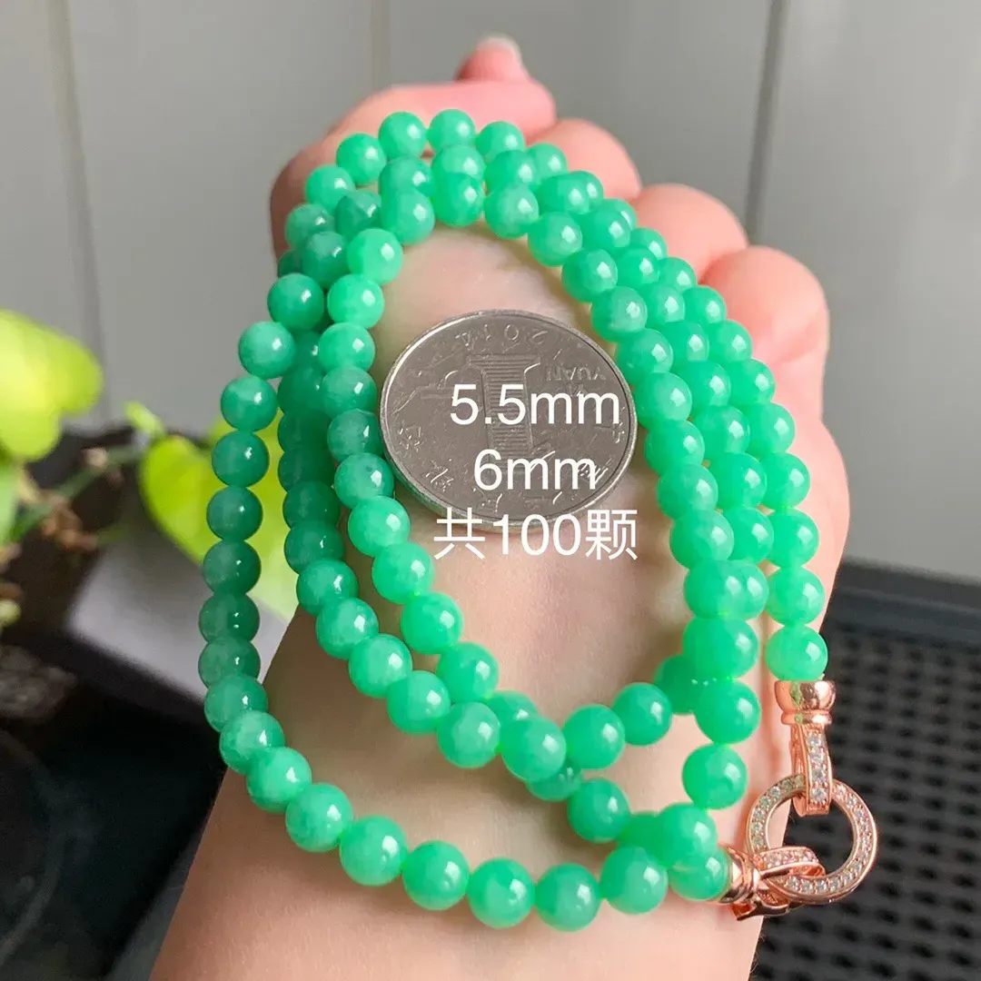 糯种阳绿珠链，颜色漂亮，色泽艳丽