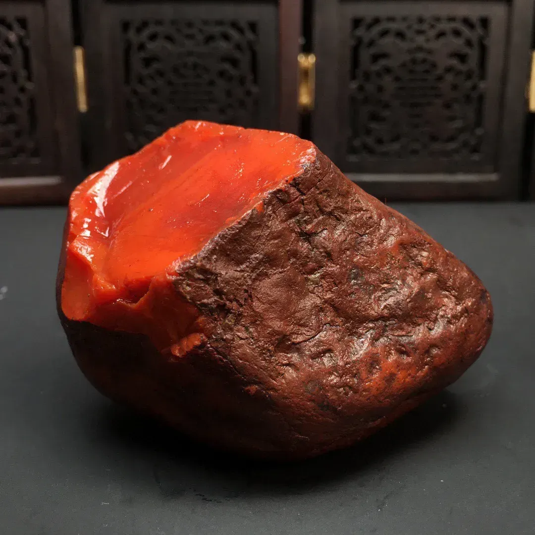 九口南红原石，可做雕刻，原汁原味，满肉柿子红，重158.7克，规格：59*43*43mm，