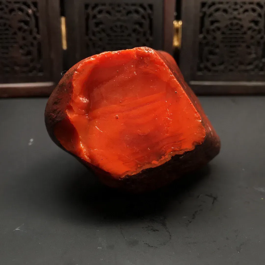 九口南红原石，可做雕刻，原汁原味，满肉柿子红，重158.7克，规格：59*43*43mm，
