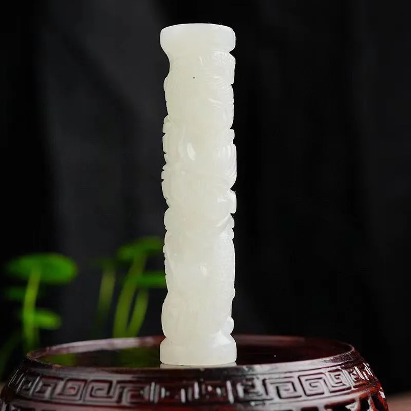 【羊脂玉】天然和田玉羊脂玉立体龙柱。手工雕刻、雕工精美形象。雕刻。玉质细腻、温润。规格：81.4*18.5。克重约：49.3克