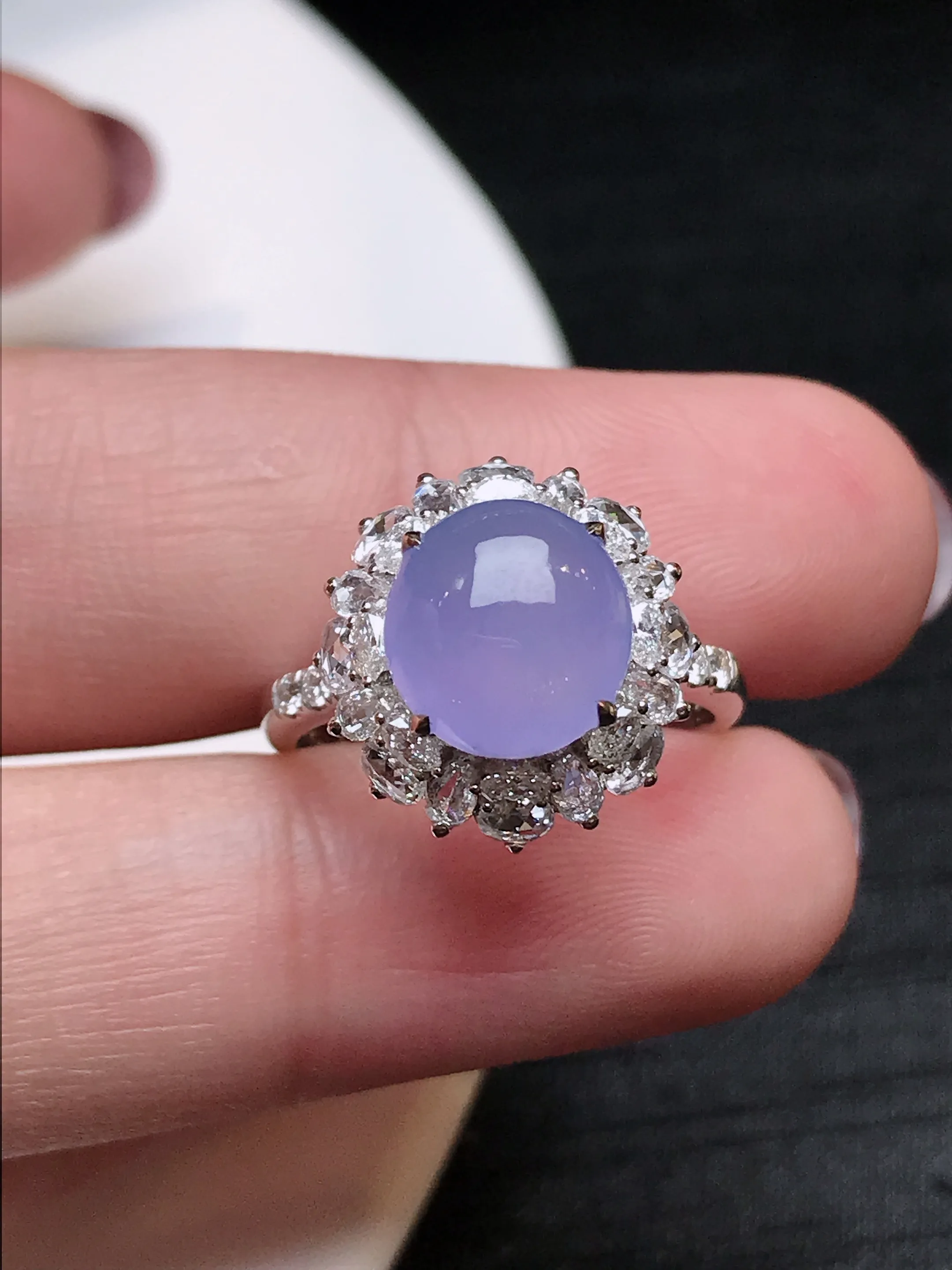 严选推荐戒指，老坑冰糯种紫罗兰戒指，18k金钻镶嵌而成，简约时尚，品相佳，佩戴效果佳，尽显气质