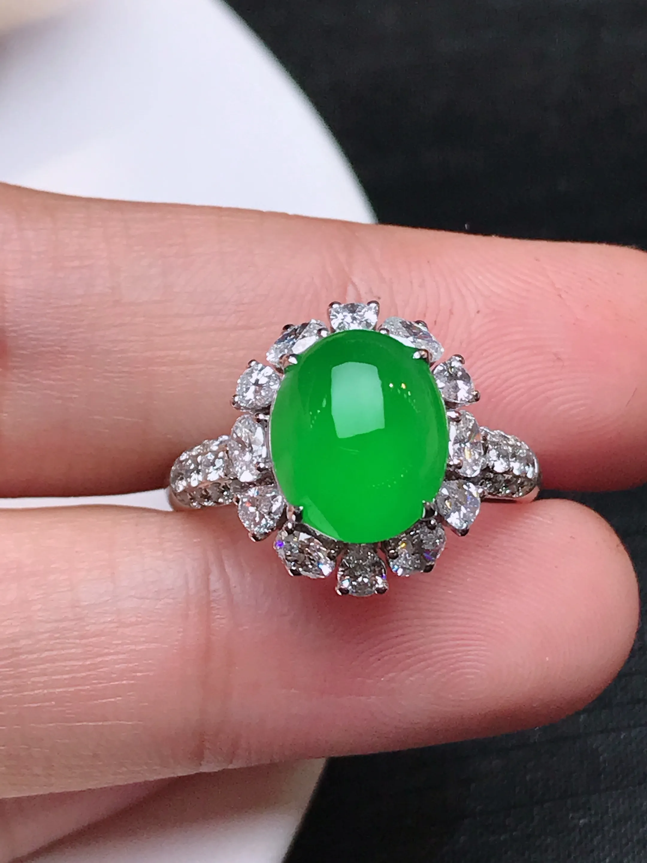 【典藏珍品】严选推荐戒指，老坑冰种满色帝王绿戒指，18k金镶嵌而成，设计新颖独特，品相佳，佩戴