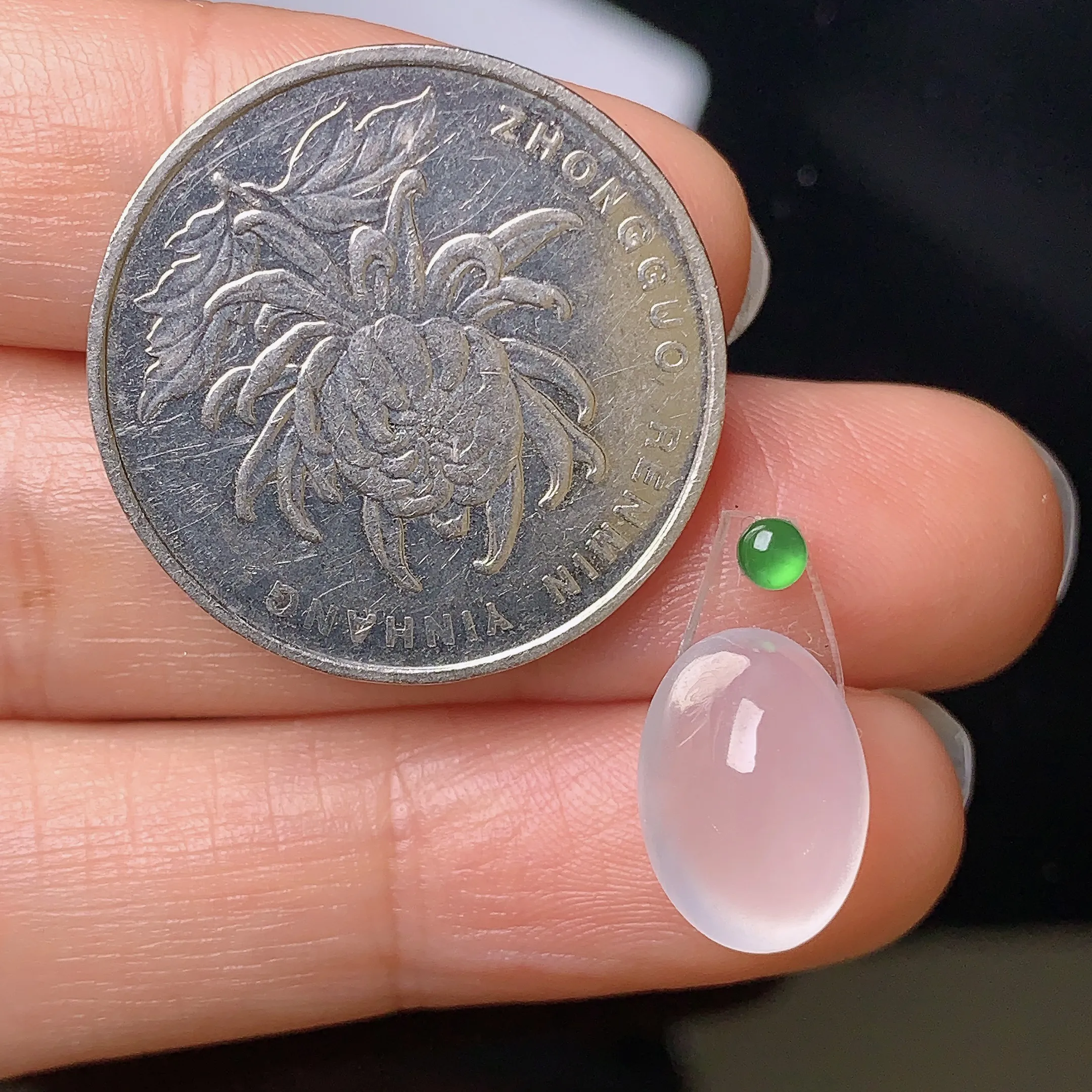 镶嵌款 冰种蛋面 玉质细腻 水润饱满 冰透亮眼 搭配绿色小蛋面 整体尺寸12.3*8.9*7.2