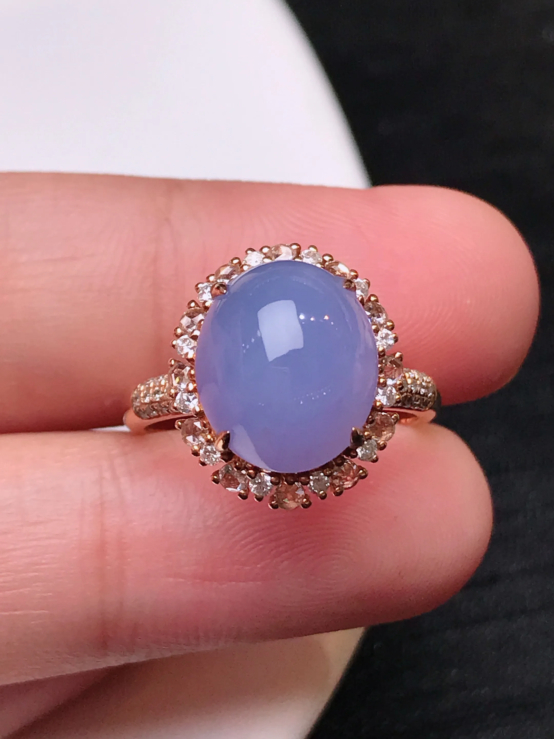 严选推荐戒指，老坑冰糯种紫罗兰戒指，18k金钻镶嵌而成，简约时尚，品相佳，佩戴效果佳，尽显气质