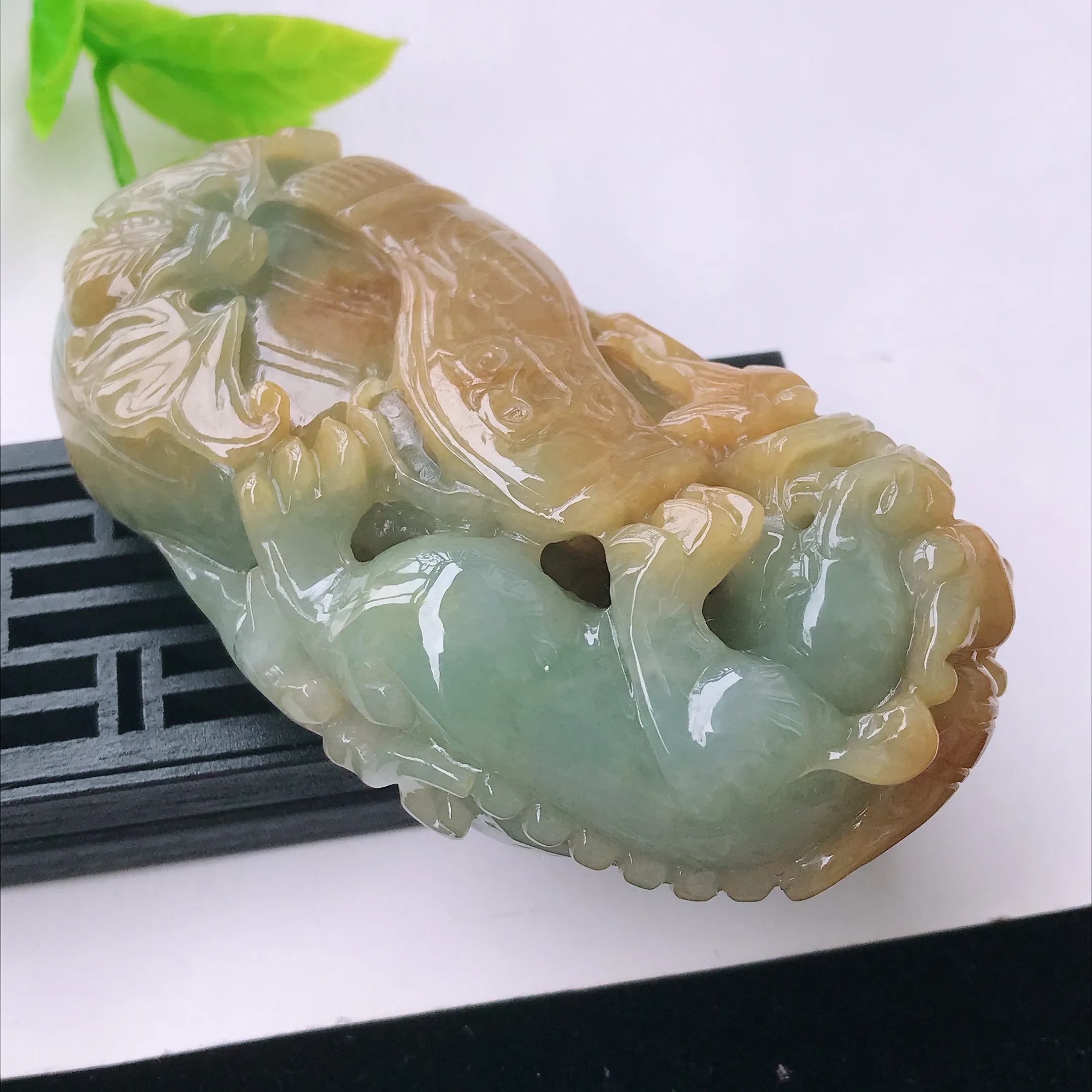 水润黄加绿精美招财貔貅翡翠把件  玉质细腻  冰清玉润  颜色漂亮 尺寸83.9/46.2/26.5