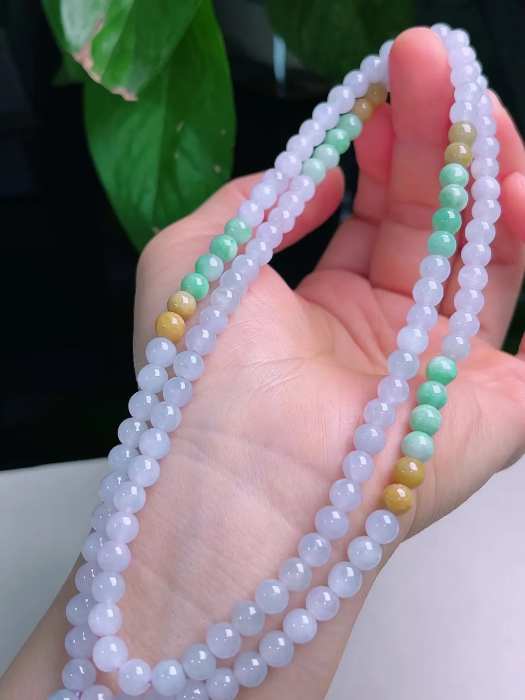 （珍藏精品）缅甸天然A货翡翠，
多彩珠链，尺寸 5.3