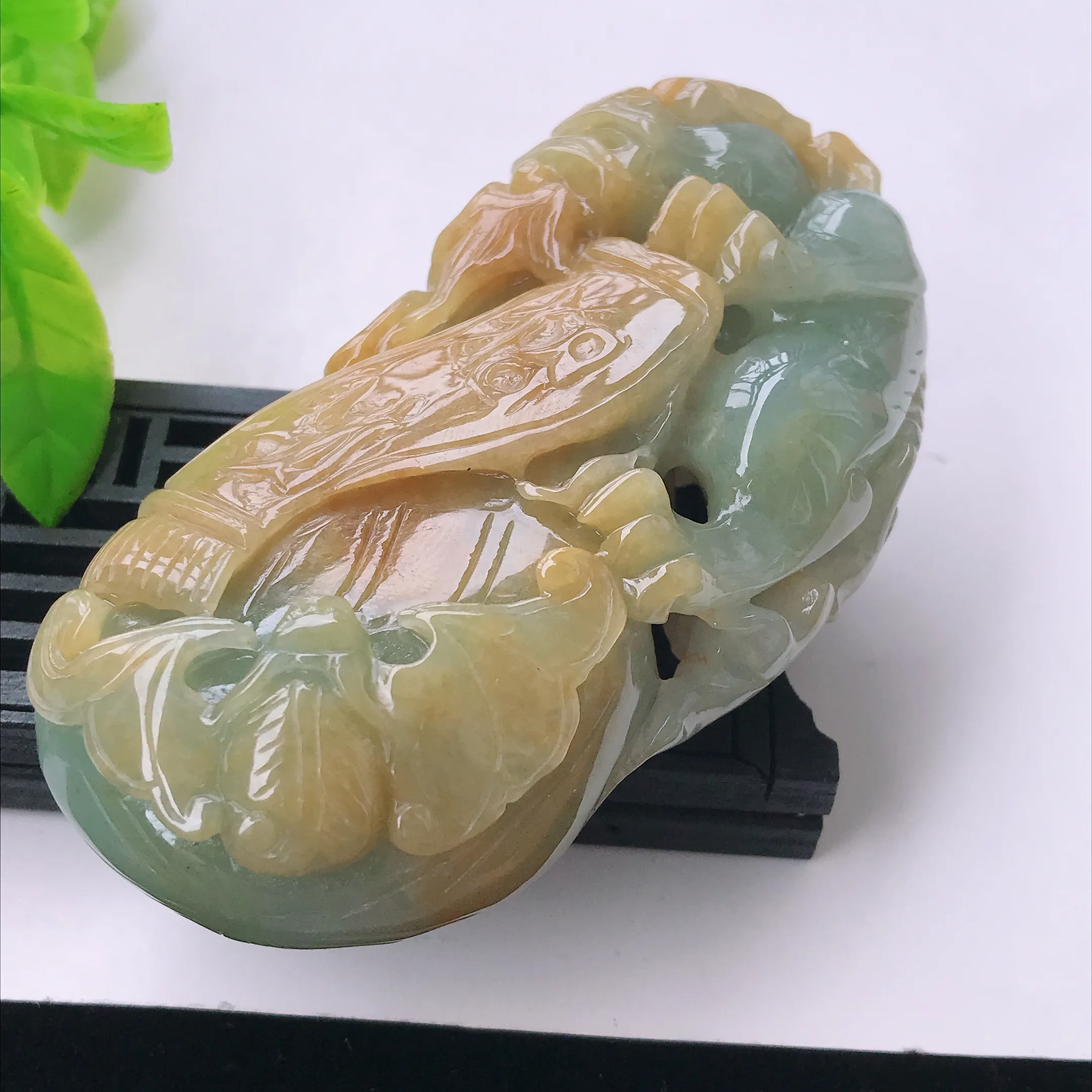 水润黄加绿精美招财貔貅翡翠把件  玉质细腻  冰清玉润  颜色漂亮 尺寸83.9/46.2/26.5