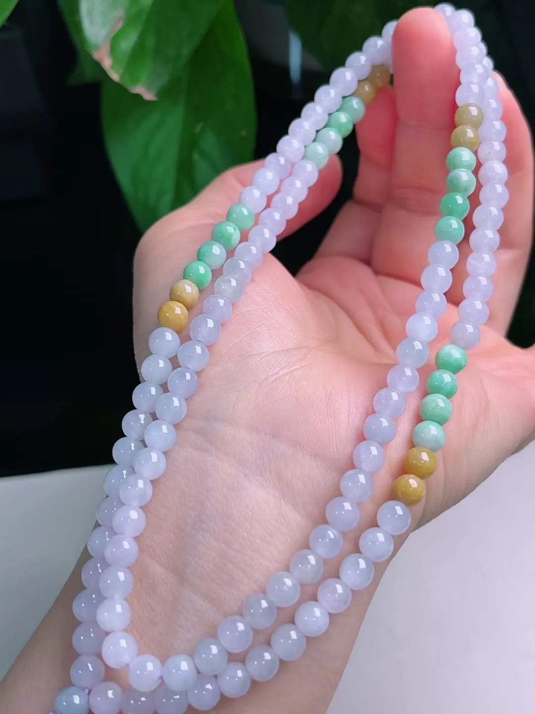 （珍藏精品）缅甸天然A货翡翠，
多彩珠链，尺寸 5.3