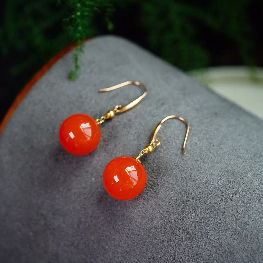 南红耳坠【转运珠】樱桃红，规格：12.2mm，颜色艳丽，搭配18k金耳钩镶嵌， 上身效果美