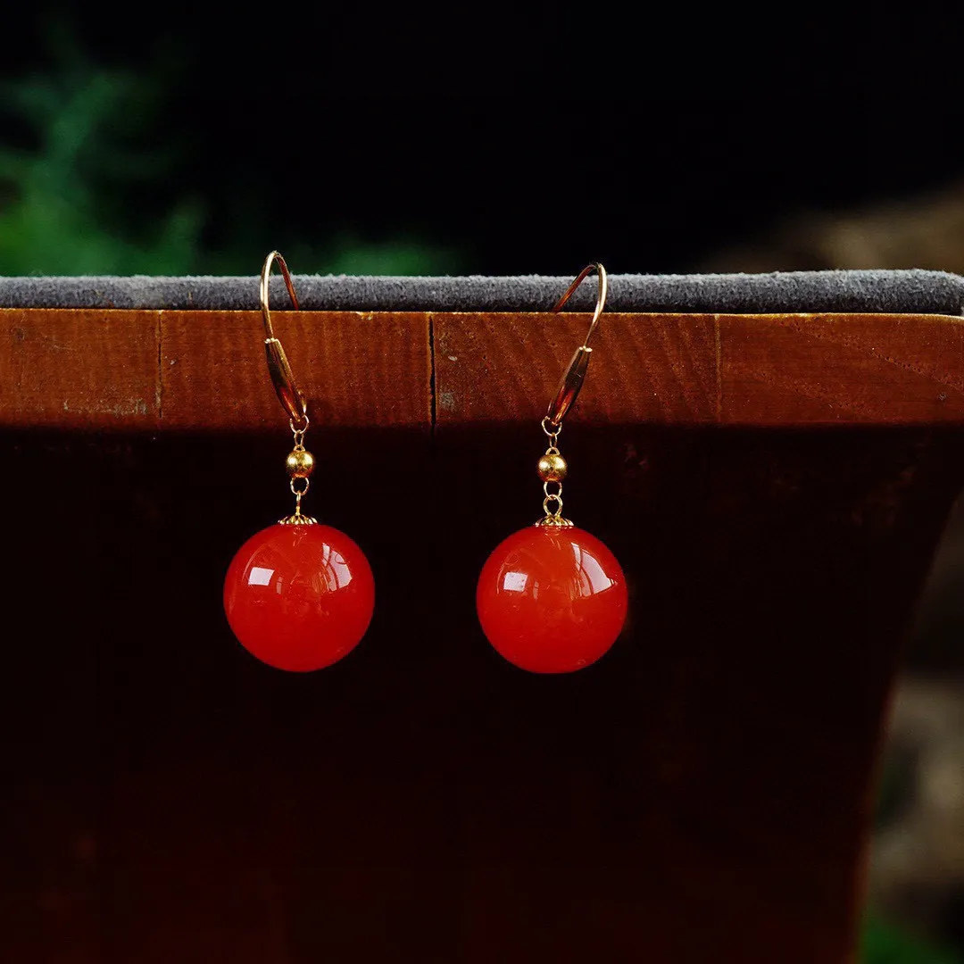 南红耳坠【转运珠】樱桃红，规格：12.2mm，颜色艳丽，搭配18k金耳钩镶嵌， 上身效果美