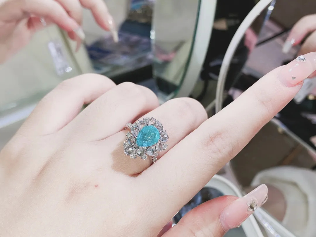 18K重金天然霓虹蓝帕拉伊巴戒指吊坠两用款、晶体通透、南非足反钻石、裸石重1.97克拉、钻石1.445克拉、总重6.92克、14#圈口可改、附AIGS国际证书