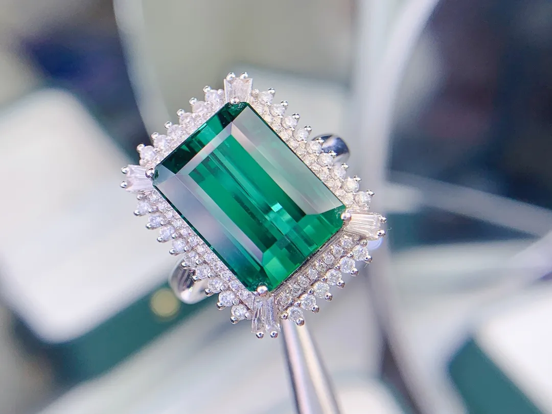 18K重金天然蓝绿色碧玺戒指、全净体、南非足反钻石、裸石重8.5克拉、规格13.5*10、附证书