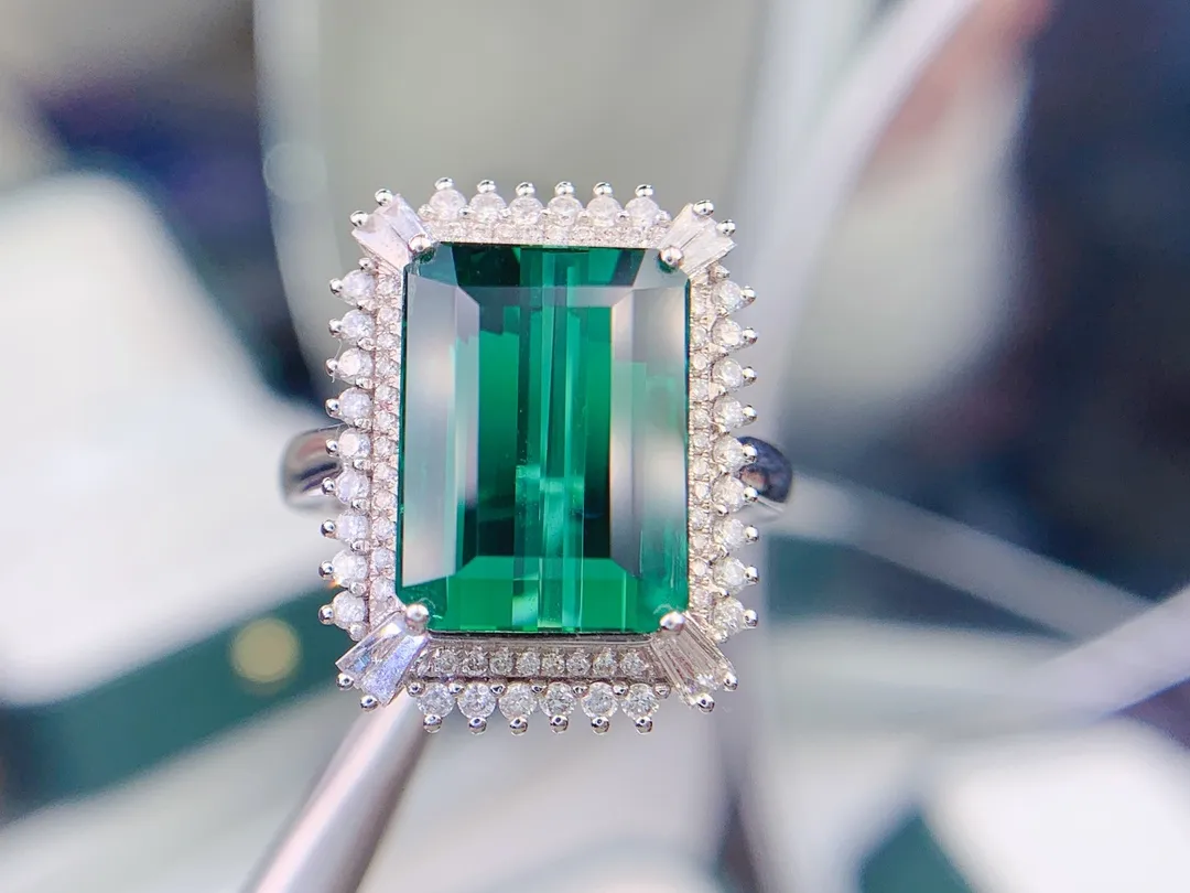 18K重金天然蓝绿色碧玺戒指、全净体、南非足反钻石、裸石重8.5克拉、规格13.5*10、附证书